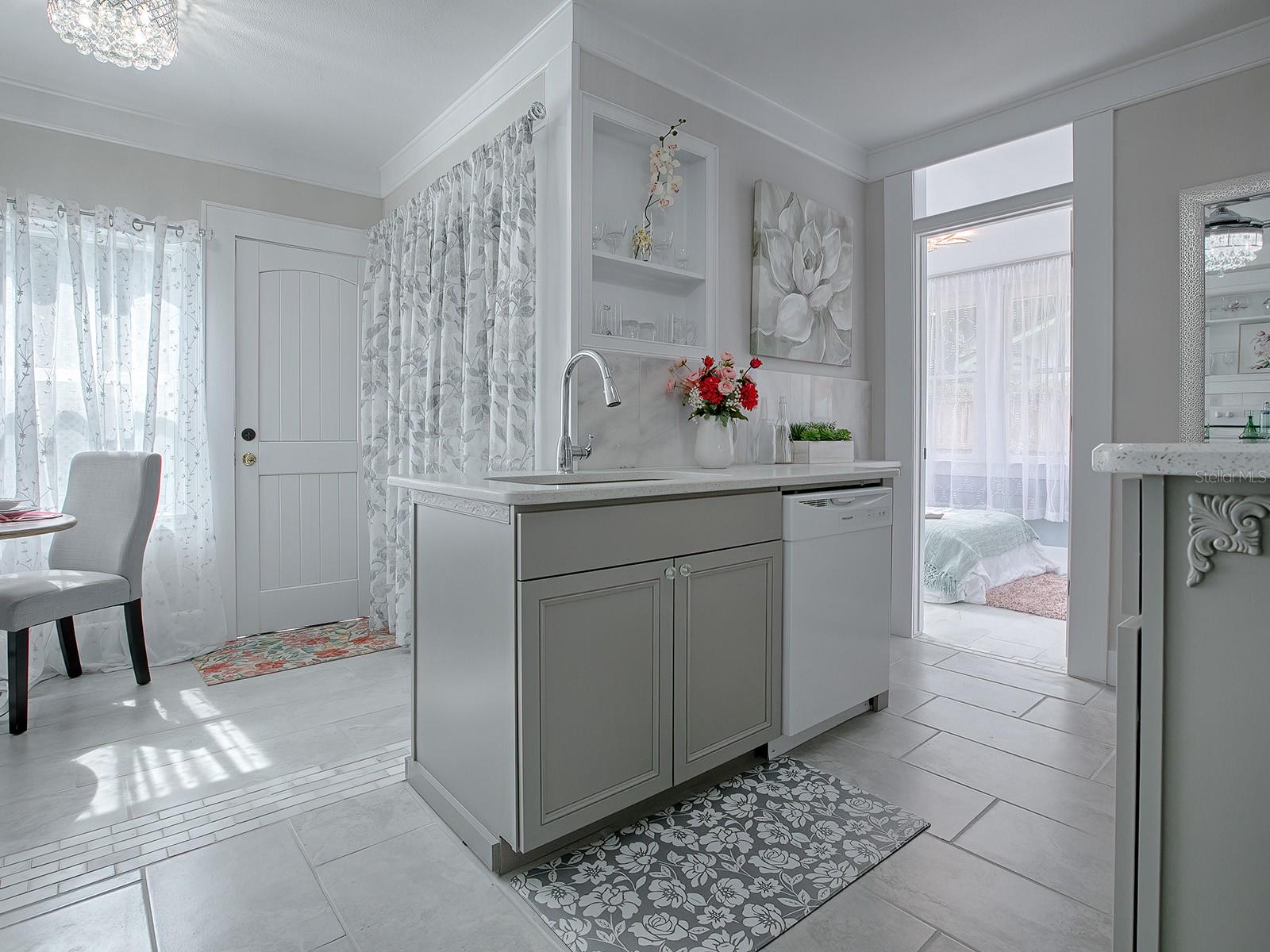 107 S IONA AVE, FRUITLAND PARK, FL, 34731