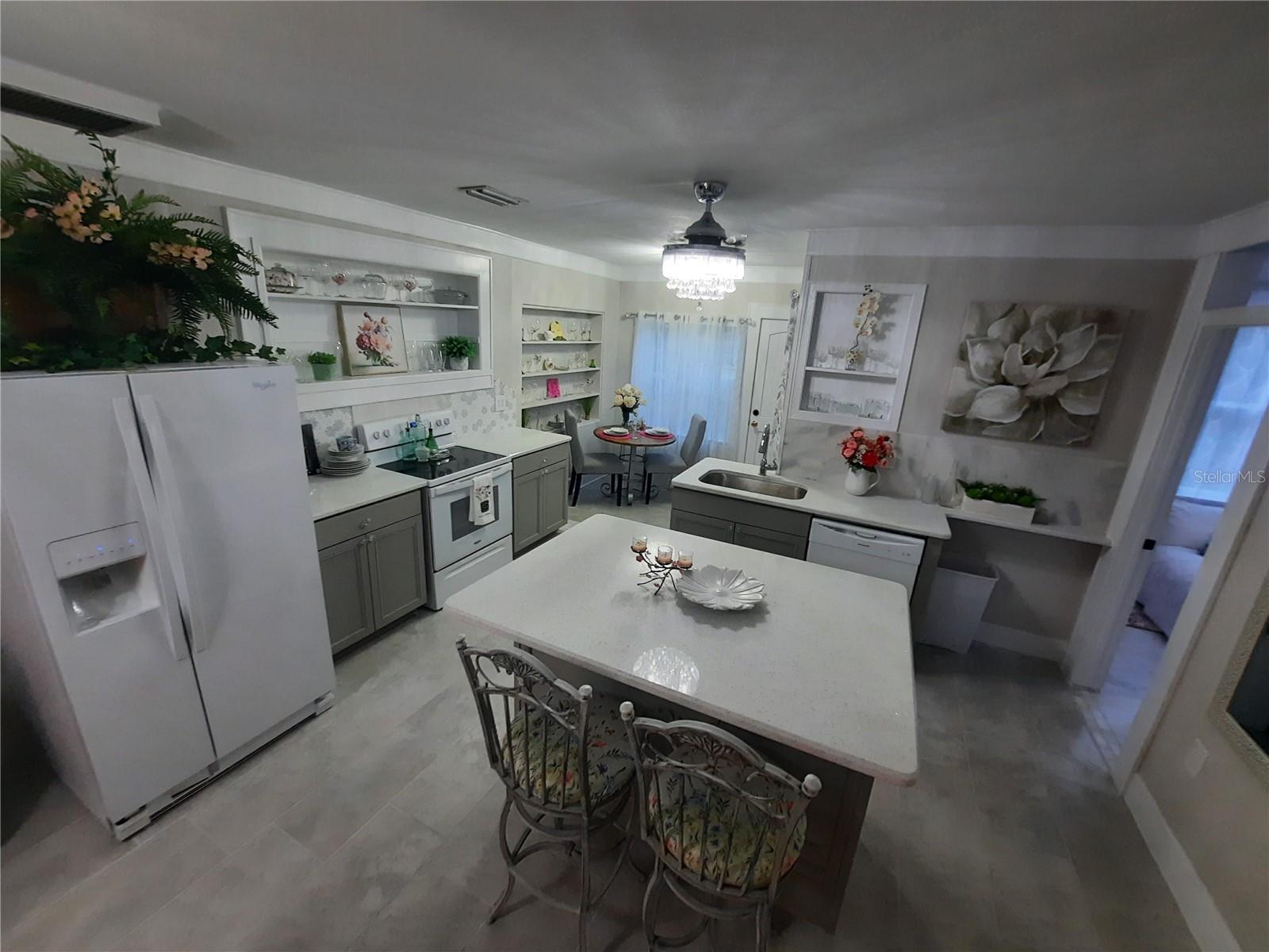 107 S IONA AVE, FRUITLAND PARK, FL, 34731