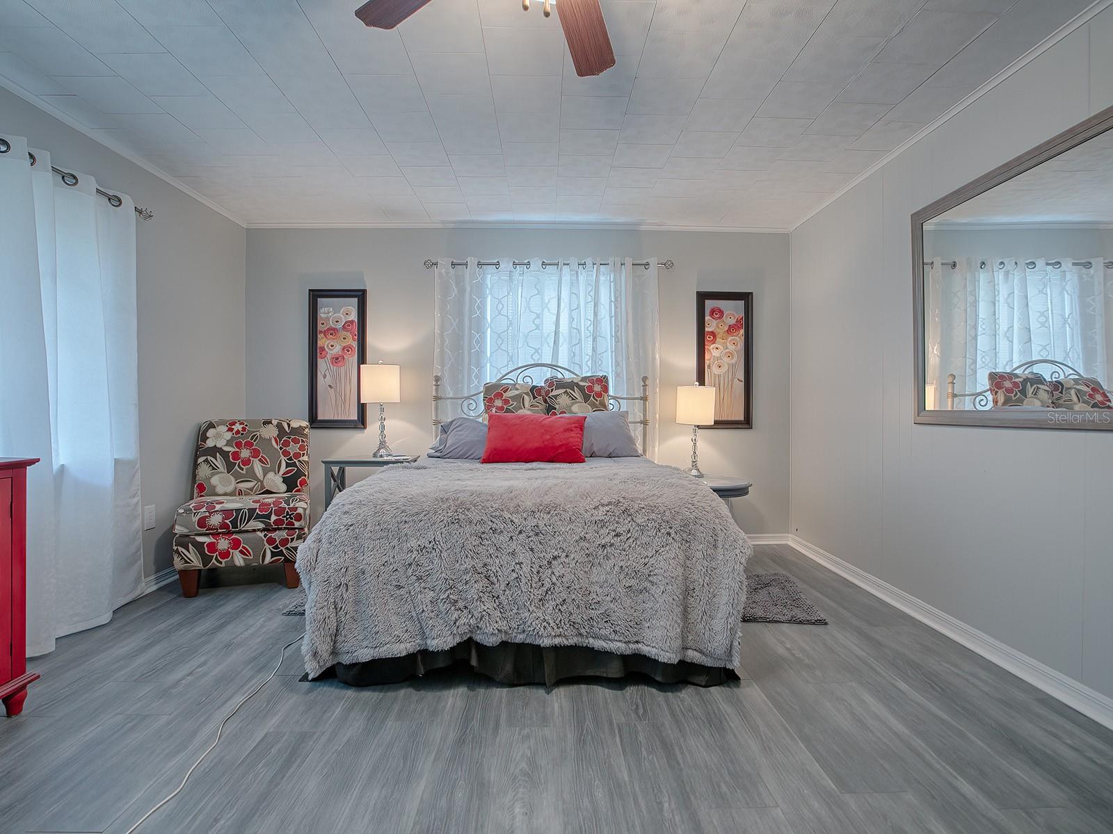 107 S IONA AVE, FRUITLAND PARK, FL, 34731