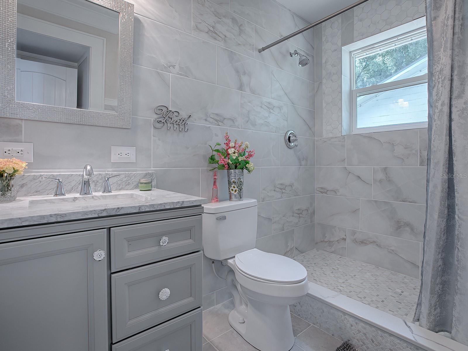 107 S IONA AVE, FRUITLAND PARK, FL, 34731
