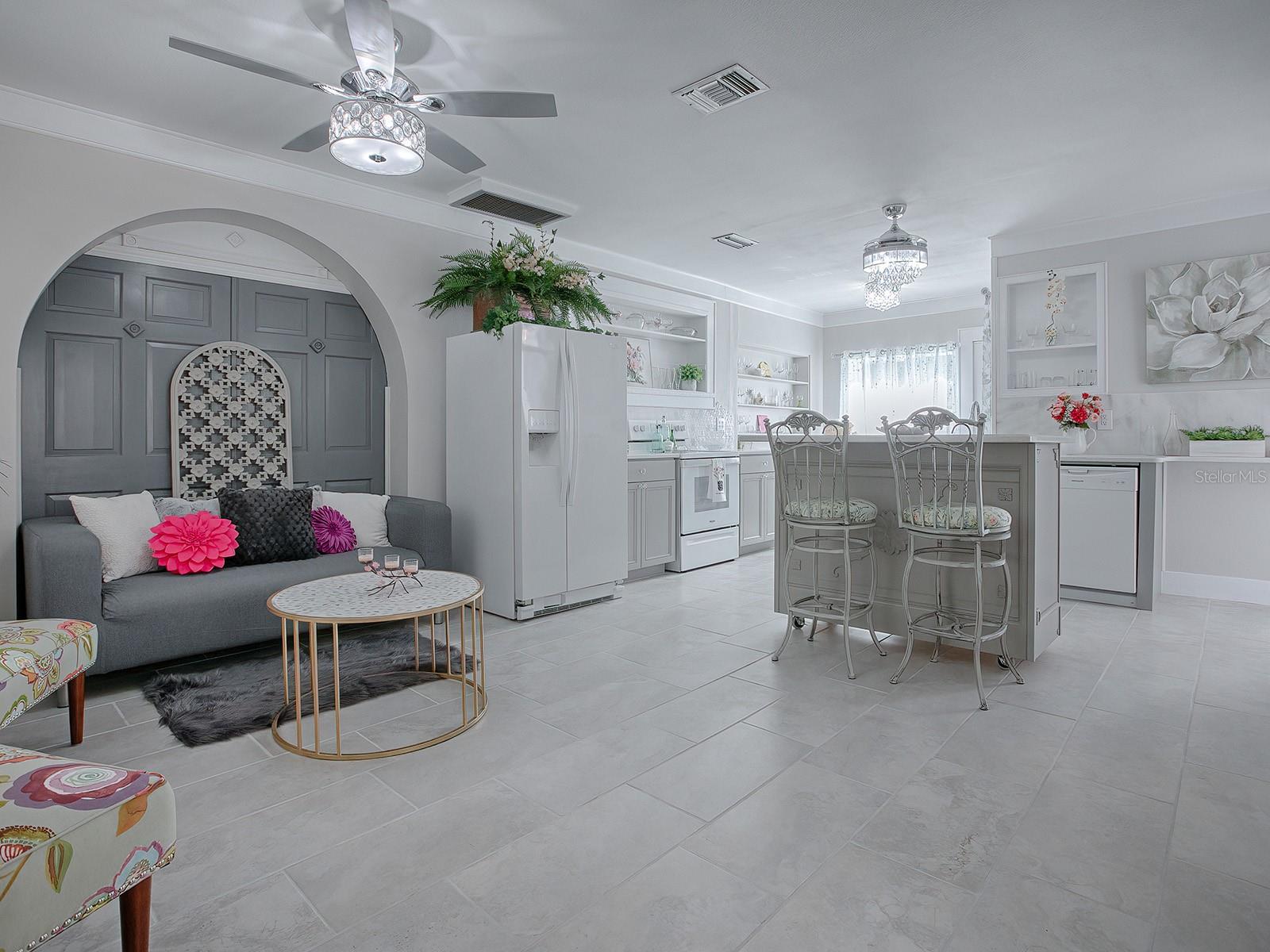 107 S IONA AVE, FRUITLAND PARK, FL, 34731