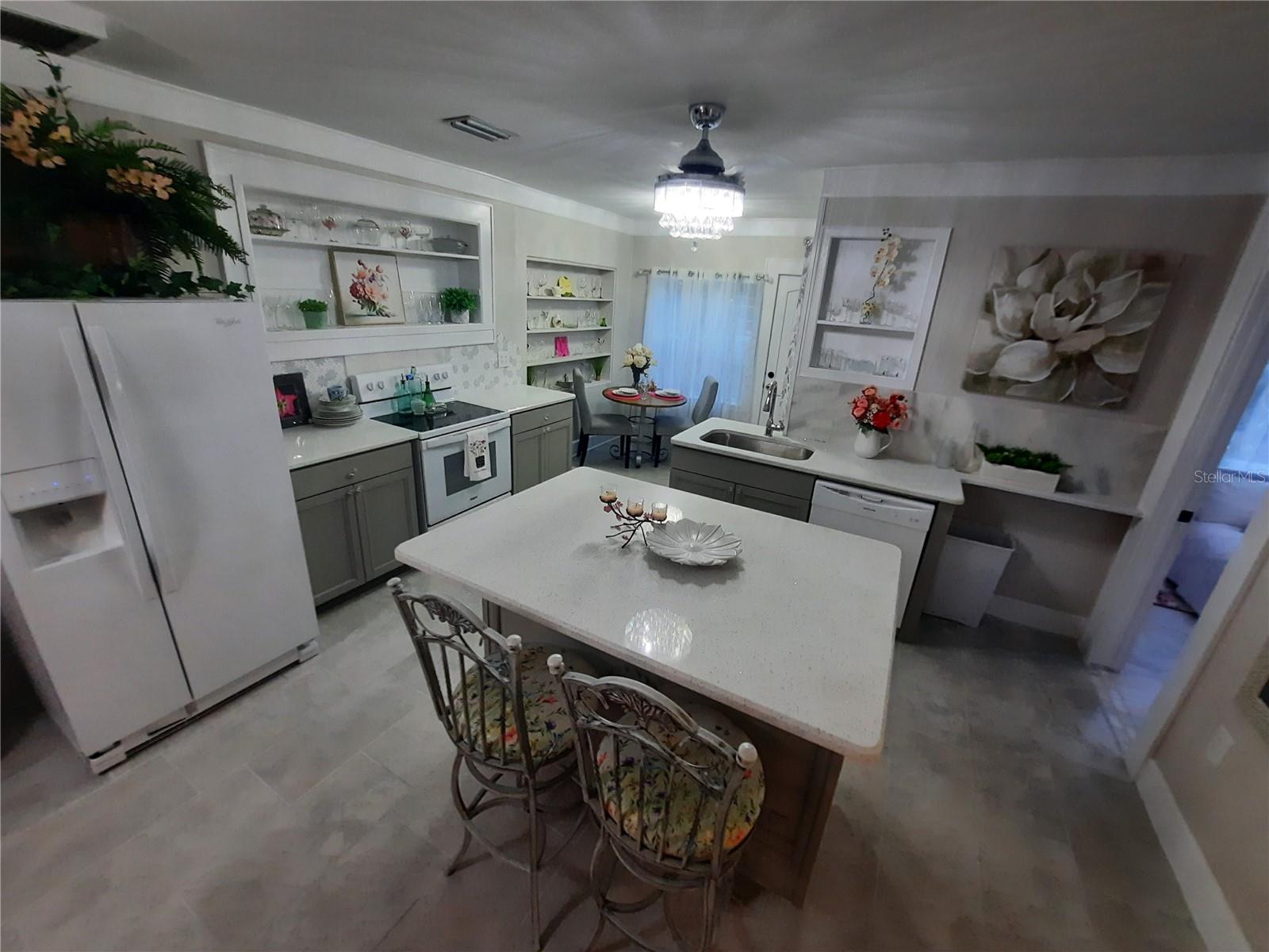107 S IONA AVE, FRUITLAND PARK, FL, 34731