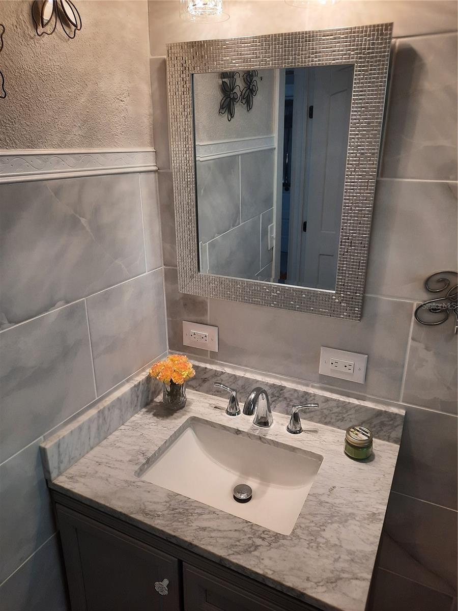 107 S IONA AVE, FRUITLAND PARK, FL, 34731
