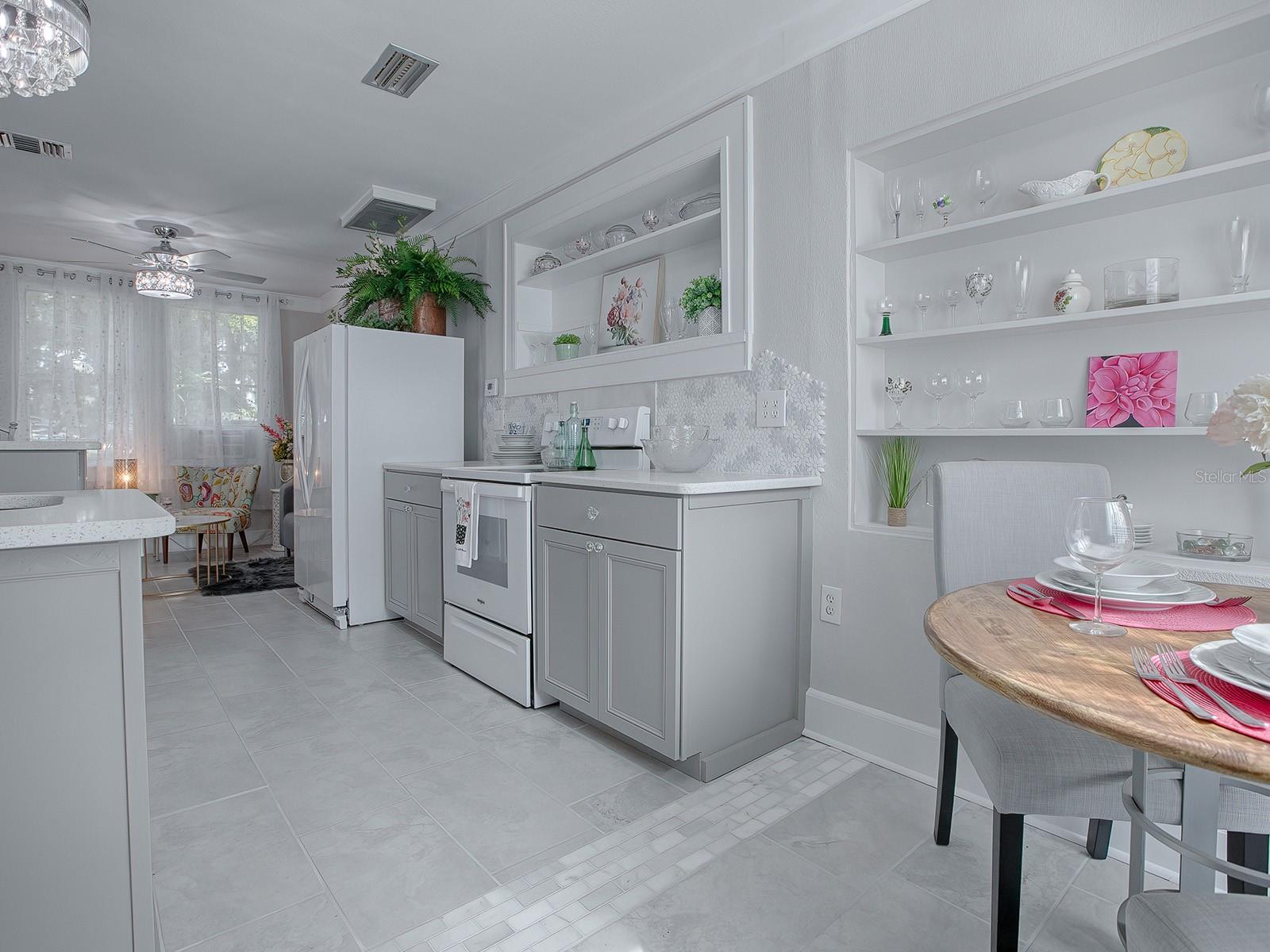 107 S IONA AVE, FRUITLAND PARK, FL, 34731