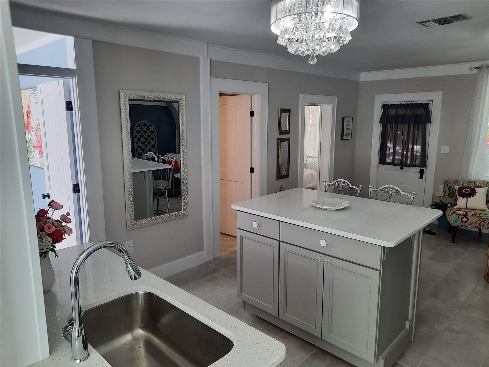 107 S IONA AVE, FRUITLAND PARK, FL, 34731