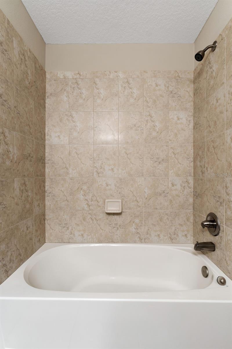 125 FALLING WATER DR, BRANDON, FL, 33511