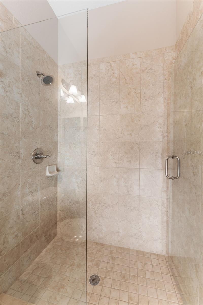 125 FALLING WATER DR, BRANDON, FL, 33511