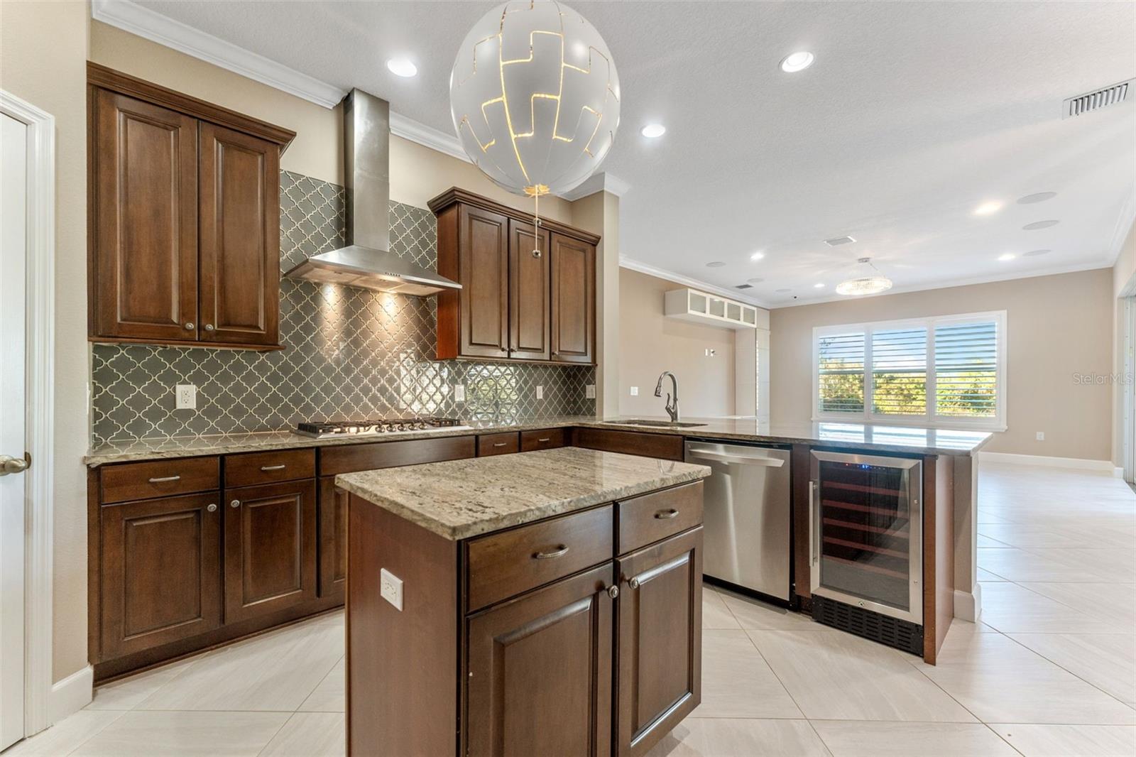 125 FALLING WATER DR, BRANDON, FL, 33511