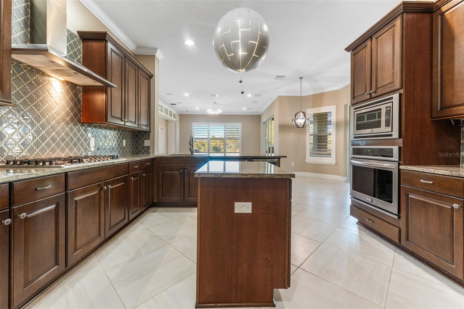 125 FALLING WATER DR, BRANDON, FL, 33511