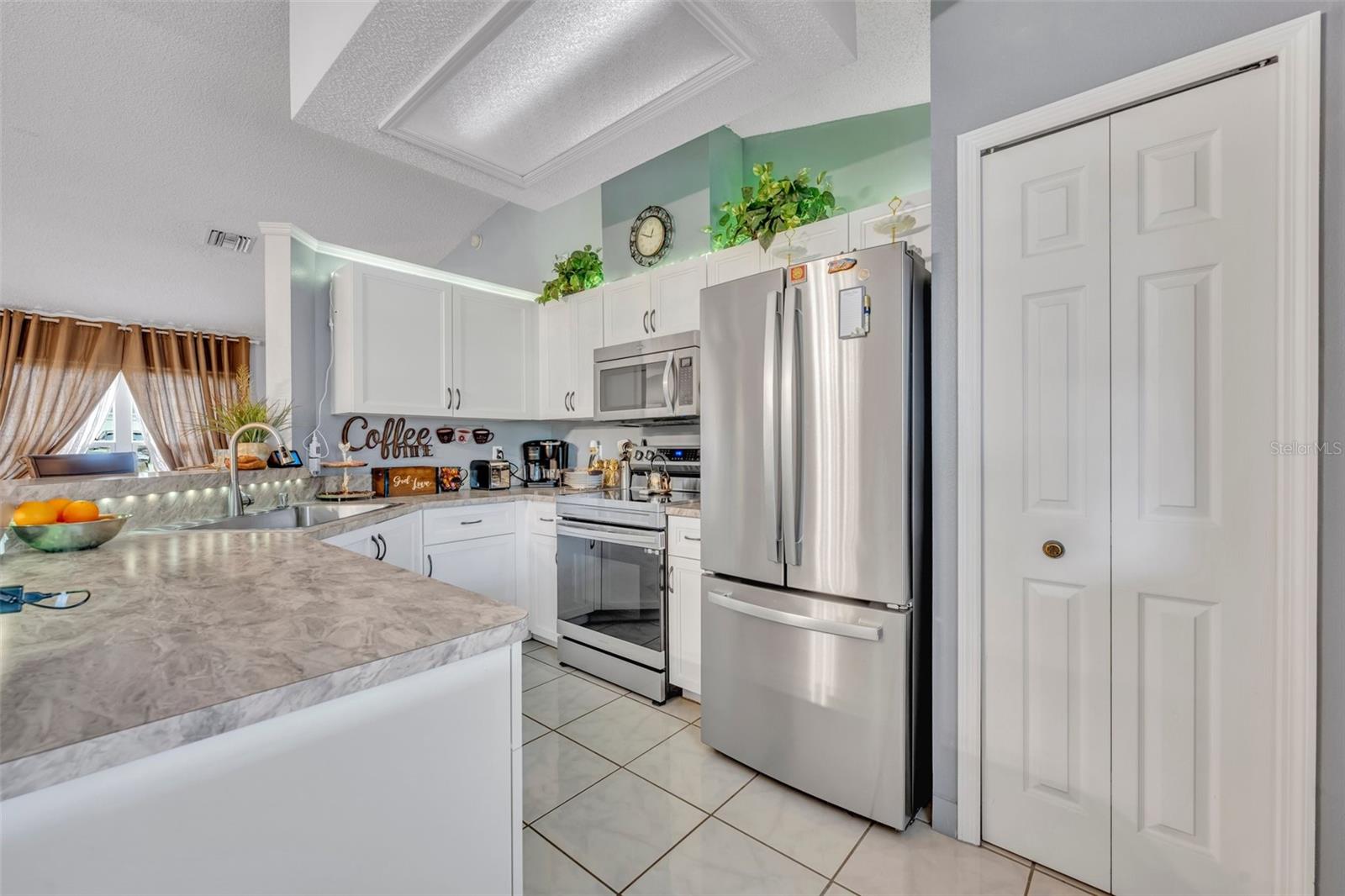 216 HICKORY AVE, ORANGE CITY, FL, 32763