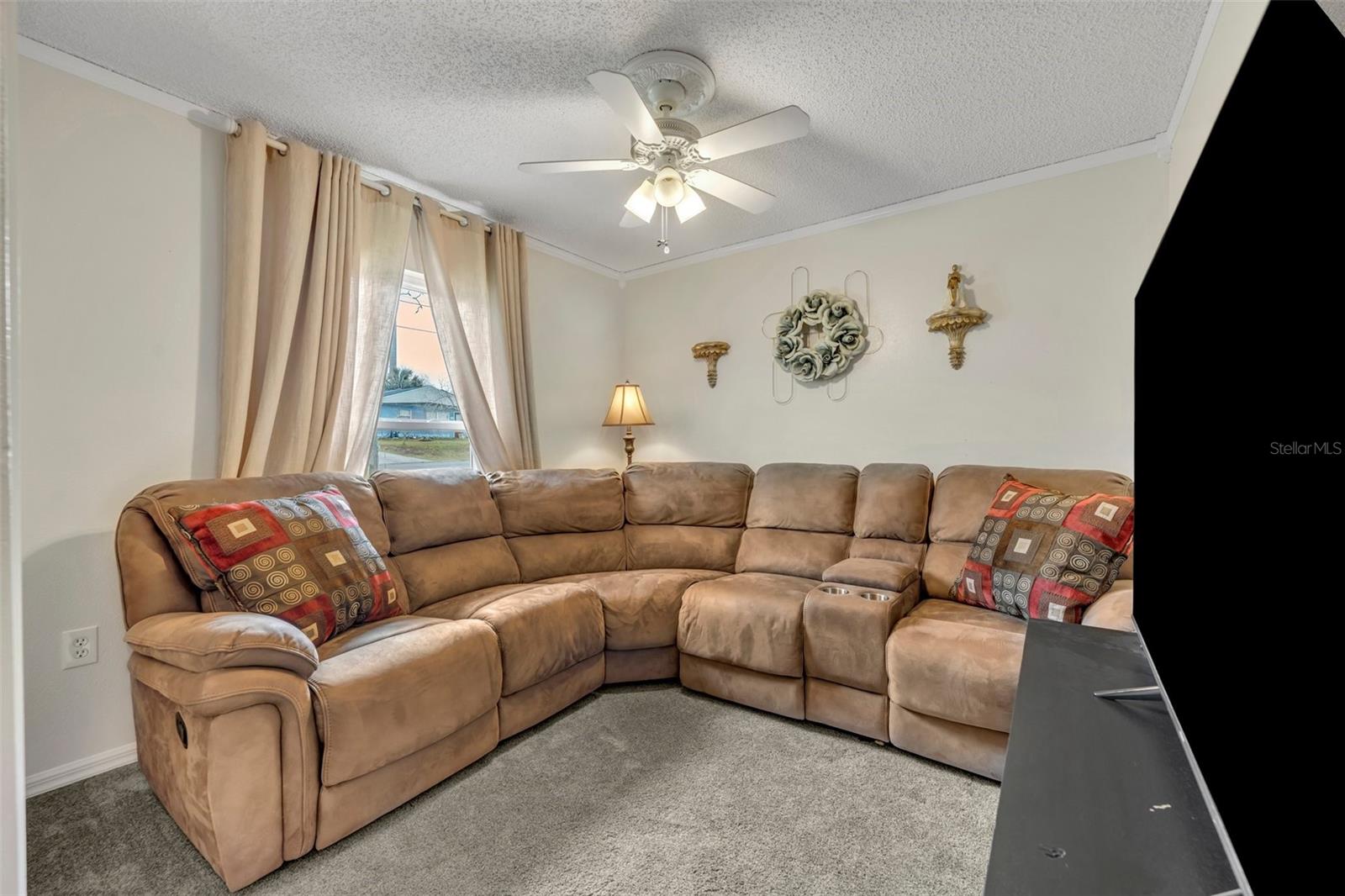 216 HICKORY AVE, ORANGE CITY, FL, 32763