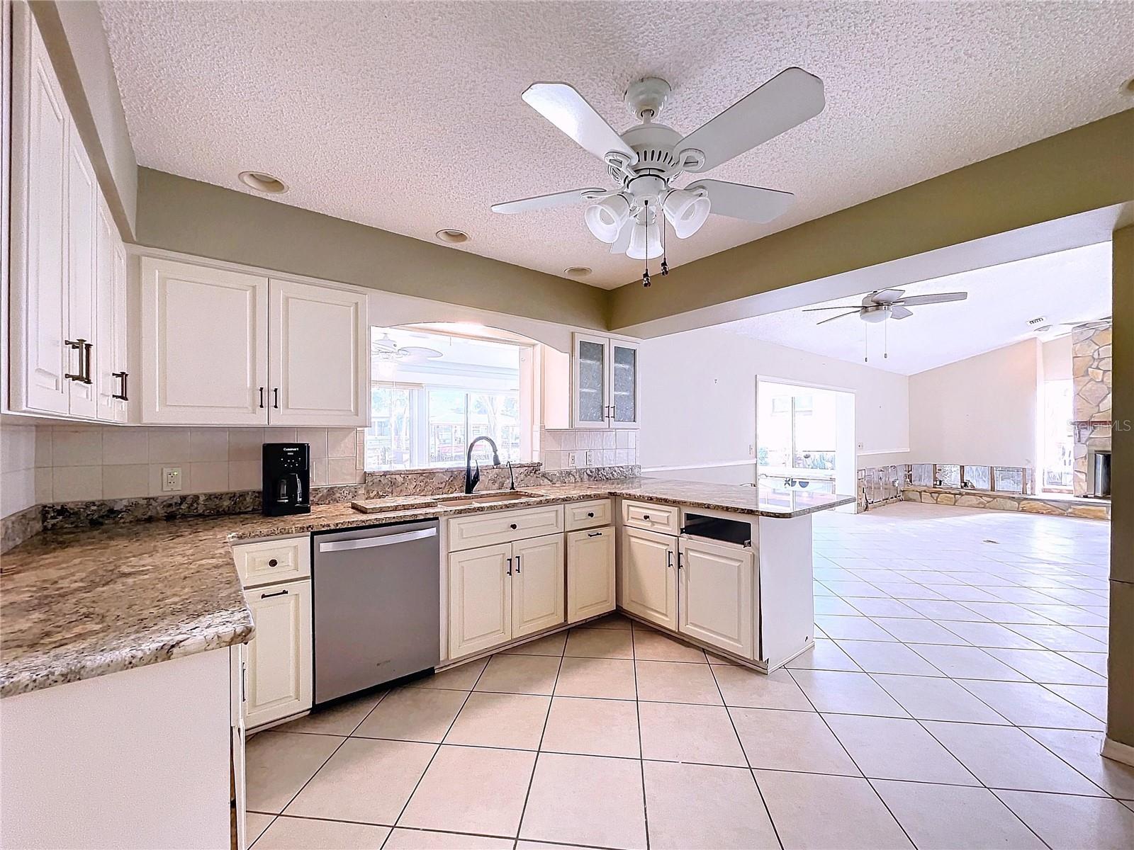 11910 W RIVERHAVEN DR, HOMOSASSA, FL, 34448