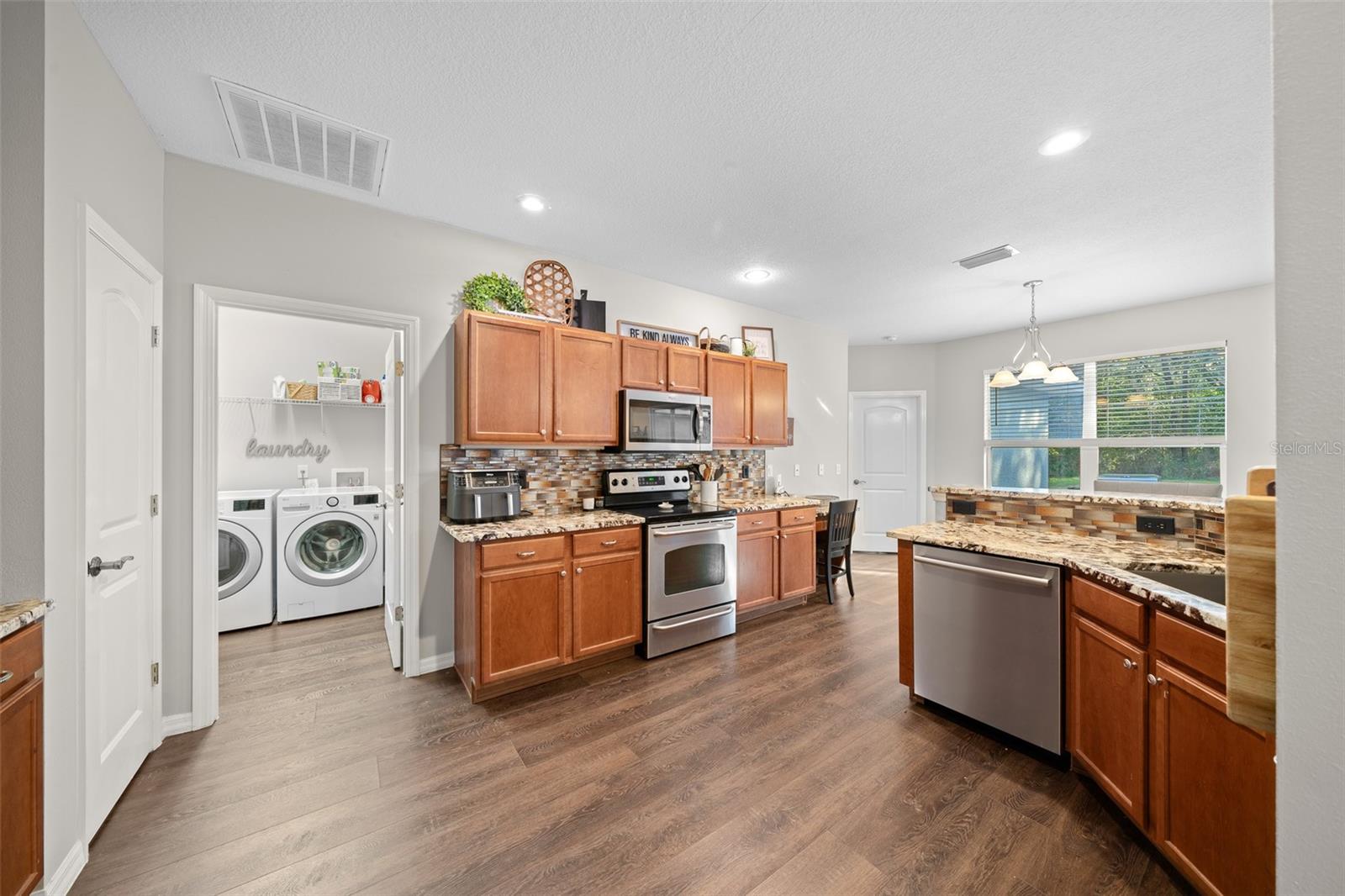 302 BROOKSTONE LN, FRUITLAND PARK, FL, 34731