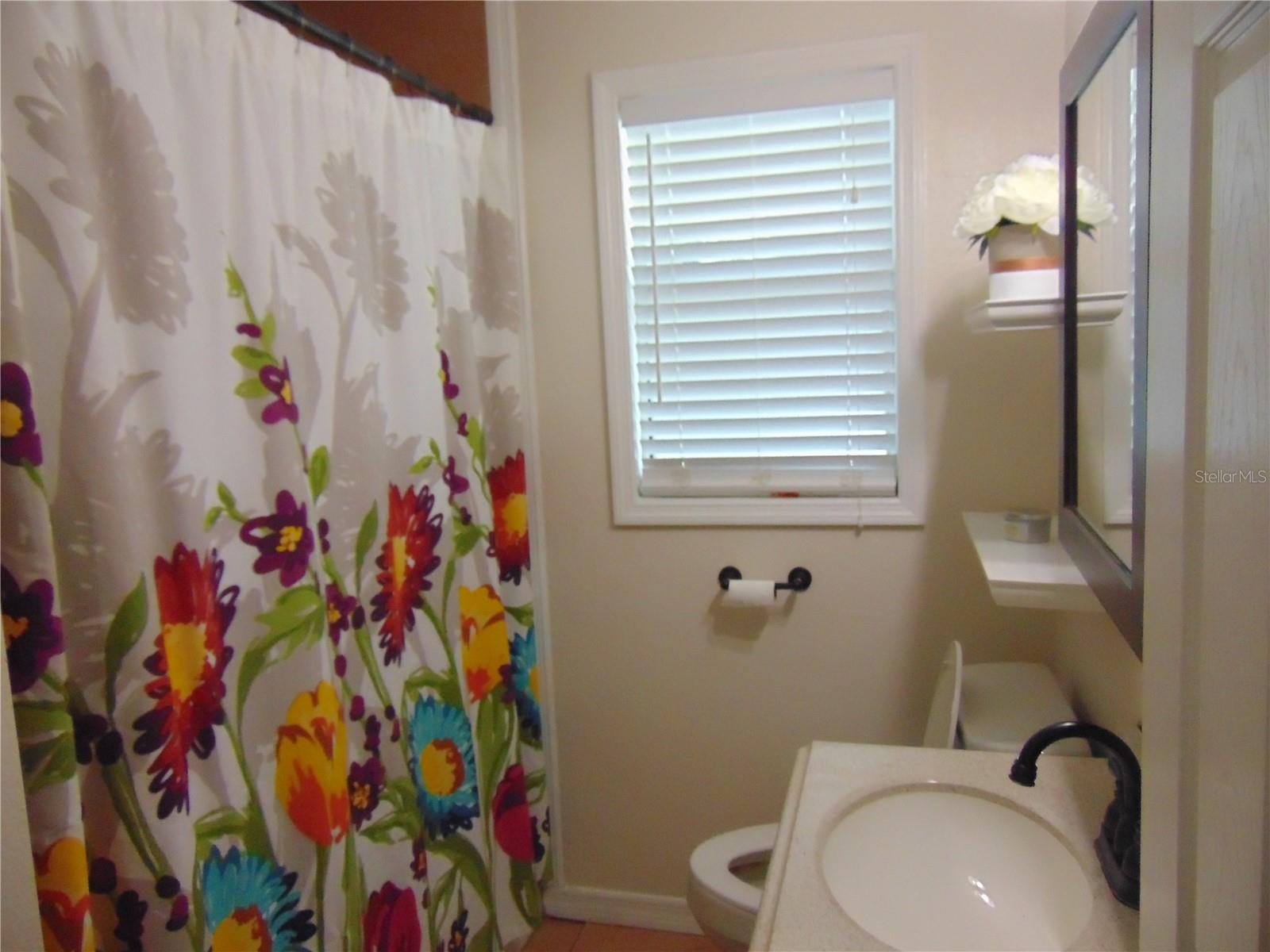 3215 W HARTNETT AVE, TAMPA, FL, 33611