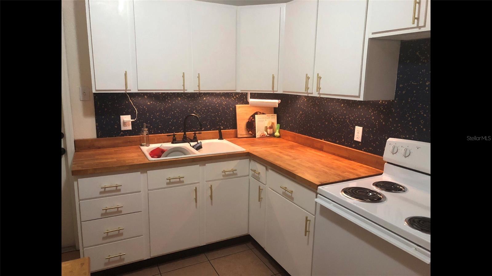 3215 W HARTNETT AVE, TAMPA, FL, 33611