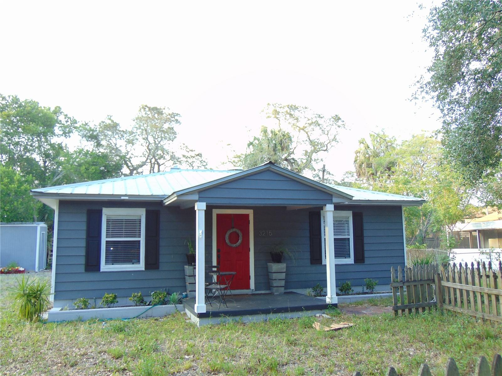 3215 W HARTNETT AVE, TAMPA, FL, 33611