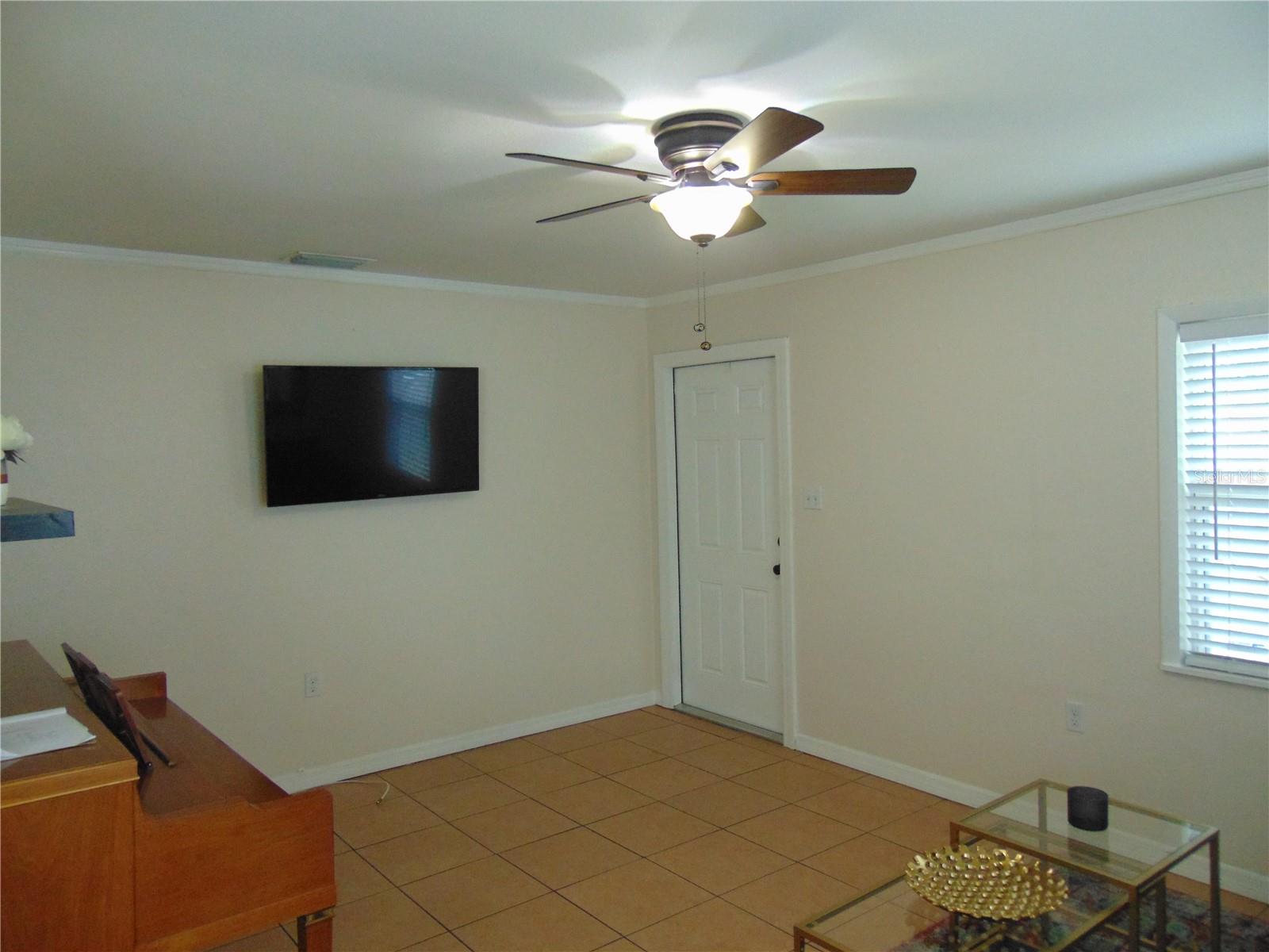 3215 W HARTNETT AVE, TAMPA, FL, 33611