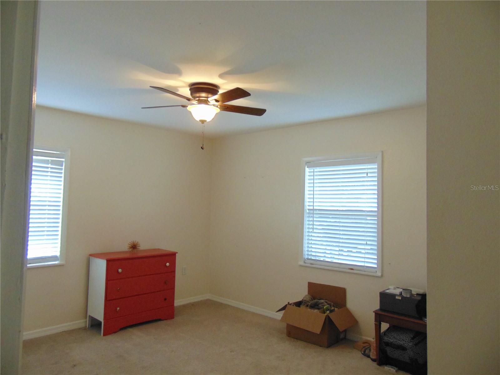 3215 W HARTNETT AVE, TAMPA, FL, 33611