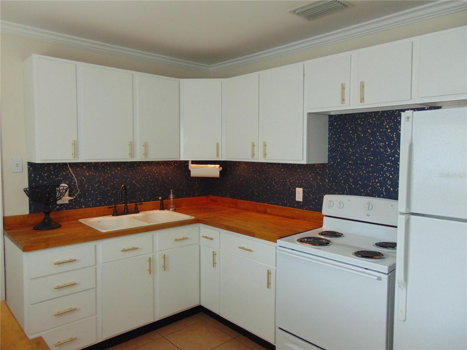 3215 W HARTNETT AVE, TAMPA, FL, 33611