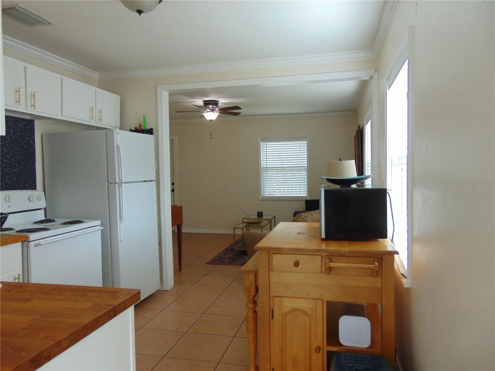 3215 W HARTNETT AVE, TAMPA, FL, 33611