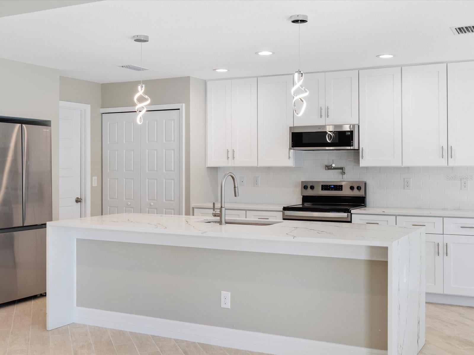 509 SUNSET RD N, ROTONDA WEST, FL, 33947