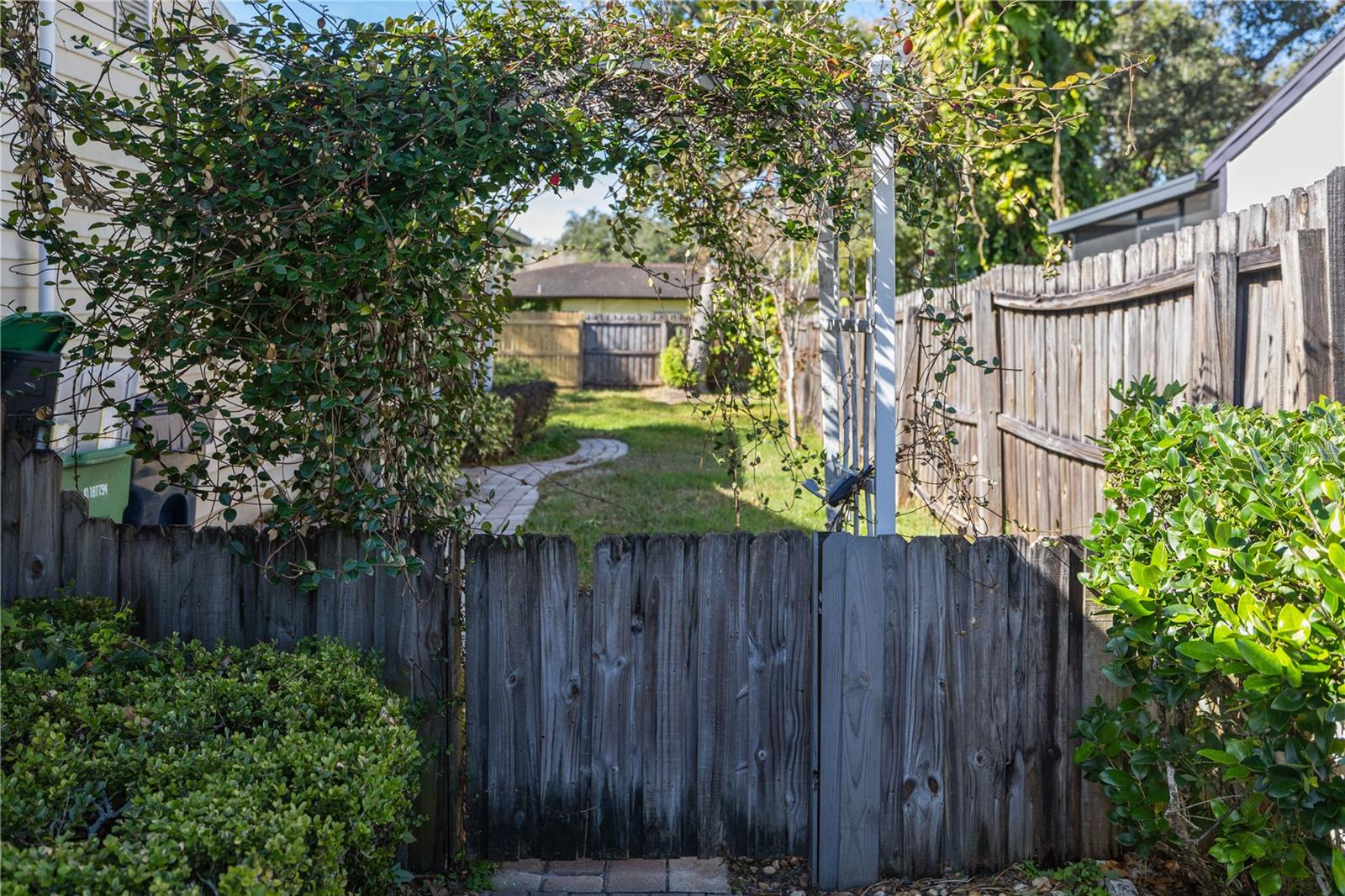 6914 N LYNN AVE, TAMPA, FL, 33604