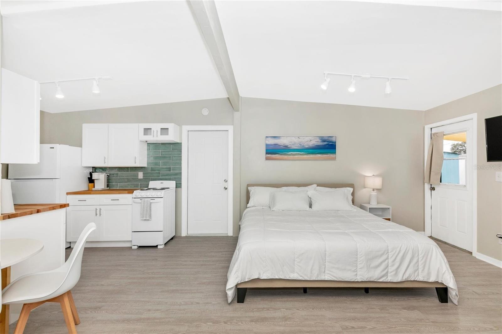 1502 CHANDLER AVE #B, CLEARWATER, FL, 33755