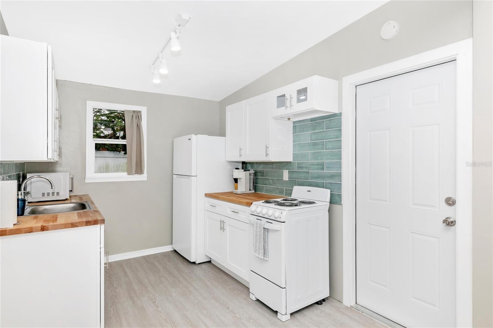 1502 CHANDLER AVE #B, CLEARWATER, FL, 33755