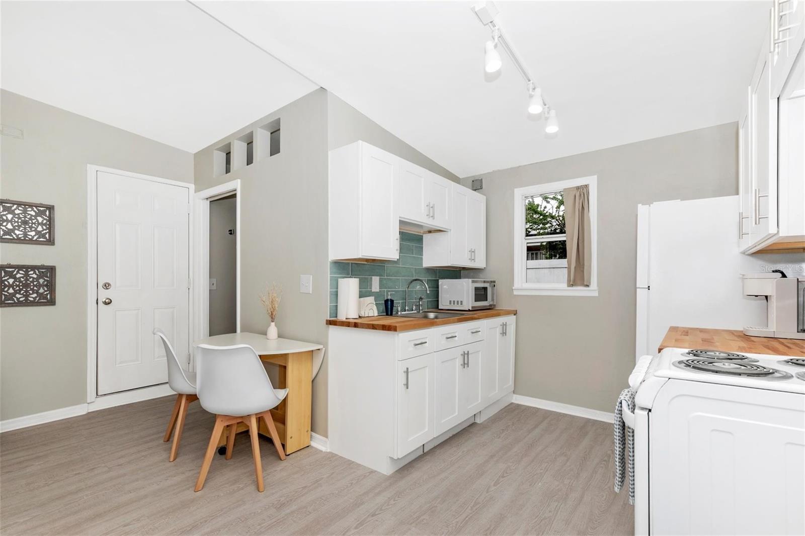 1502 CHANDLER AVE #B, CLEARWATER, FL, 33755