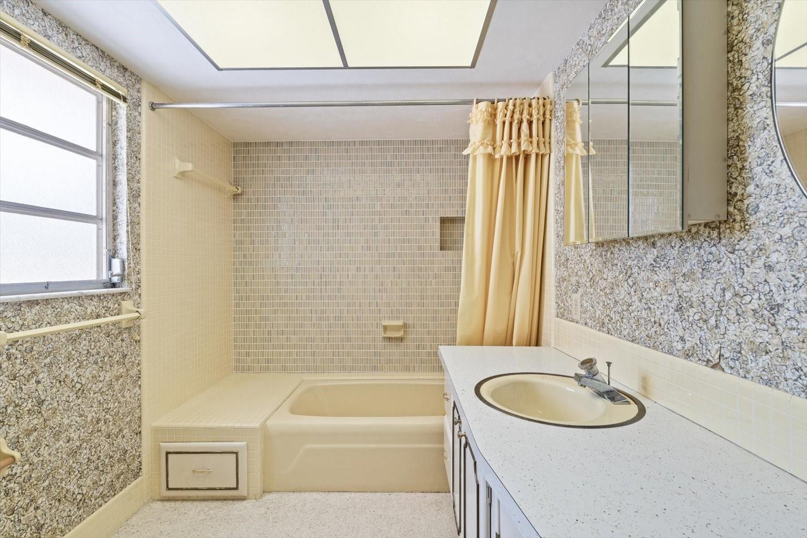 617 WHITFIELD AVE, SARASOTA, FL, 34243