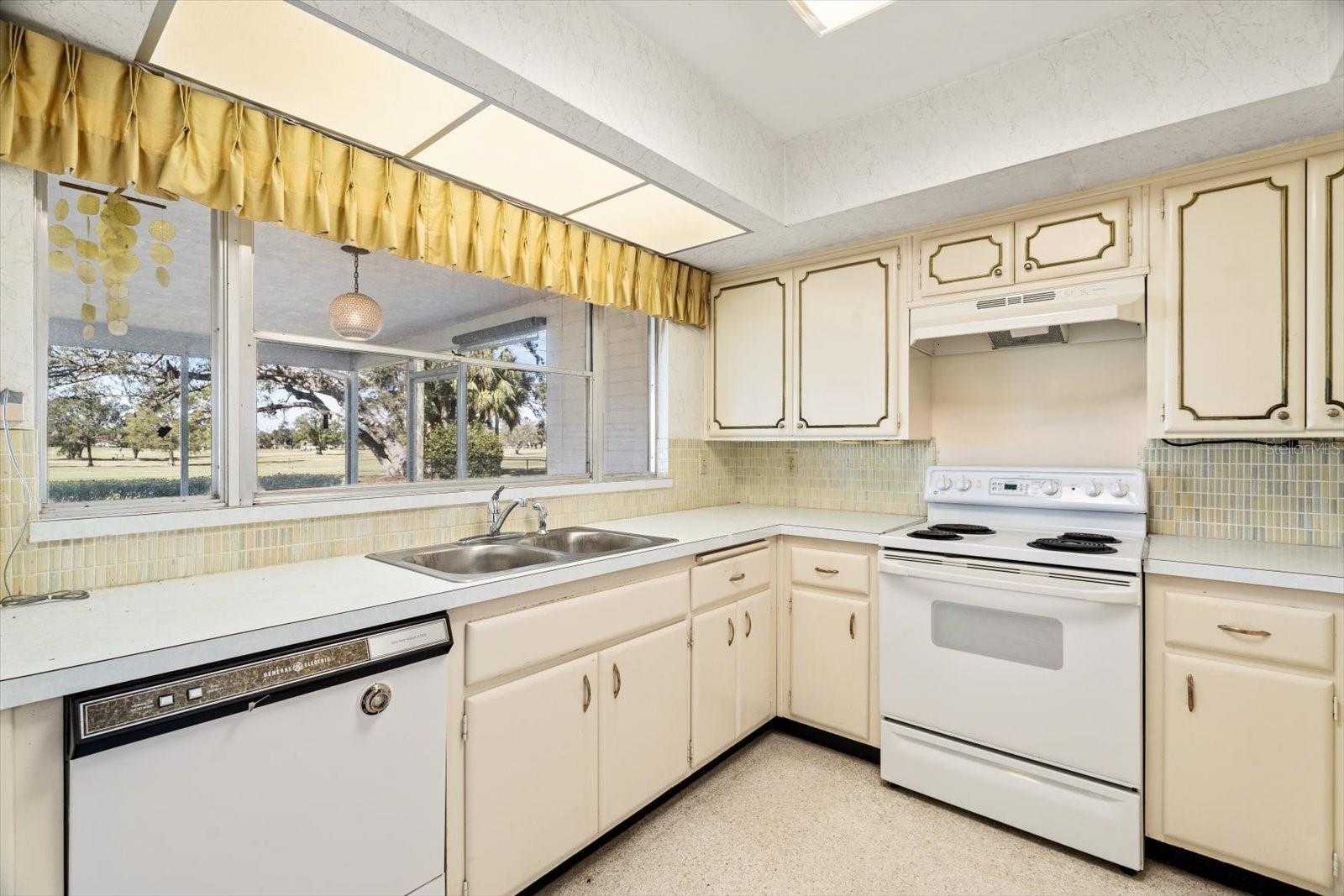 617 WHITFIELD AVE, SARASOTA, FL, 34243