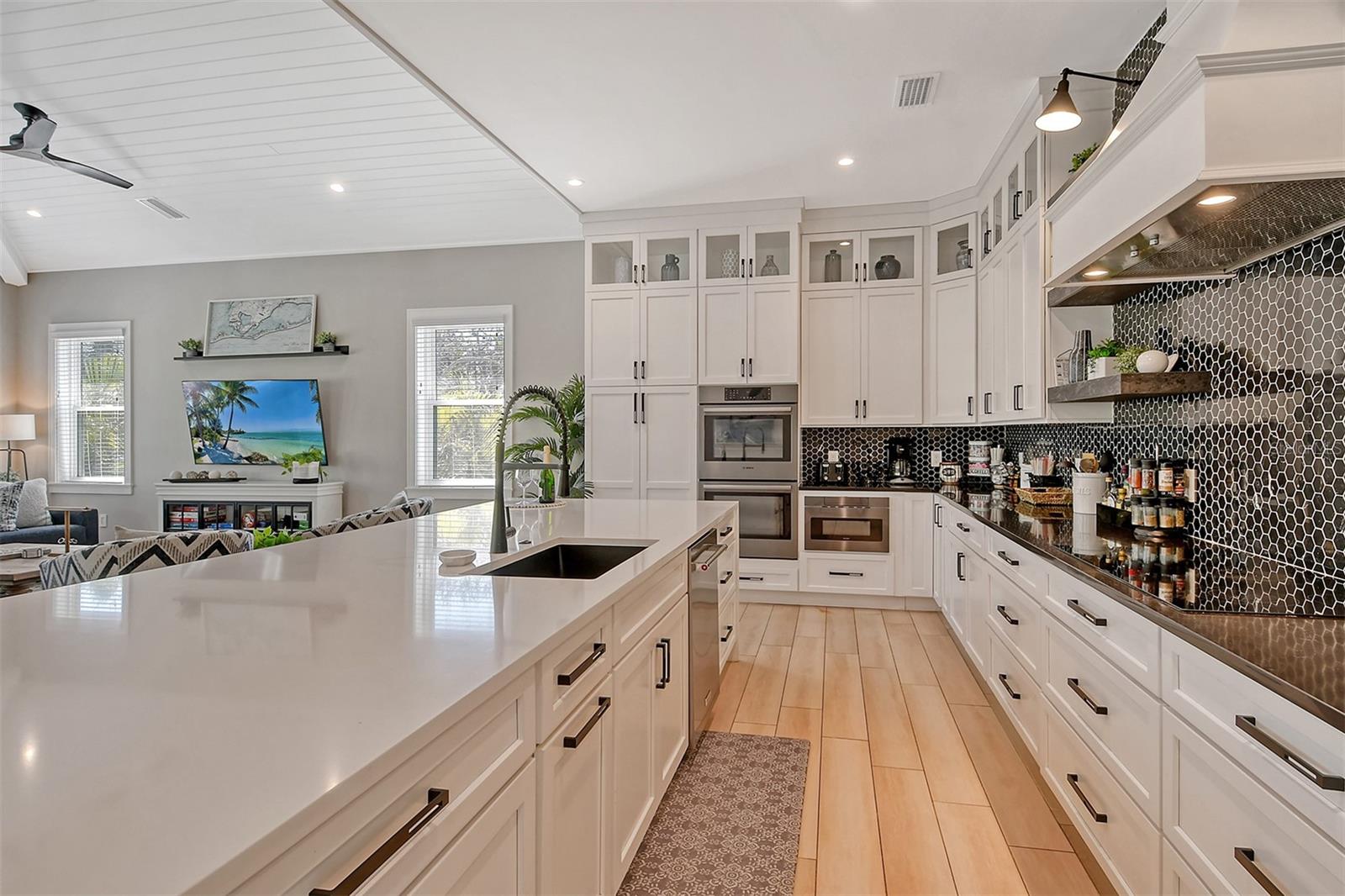 421 PINE AVE, ANNA MARIA, FL, 34216