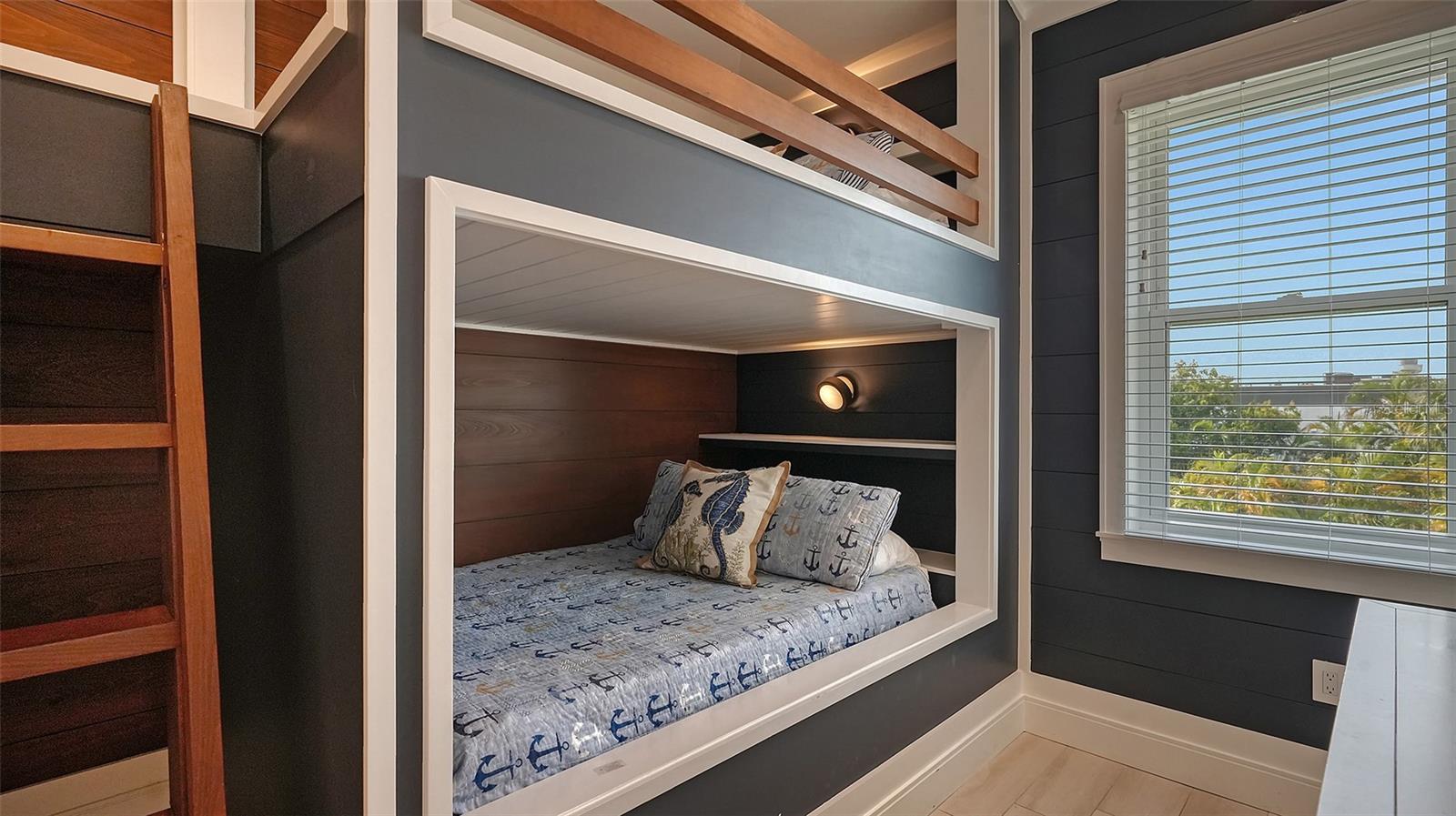 421 PINE AVE, ANNA MARIA, FL, 34216