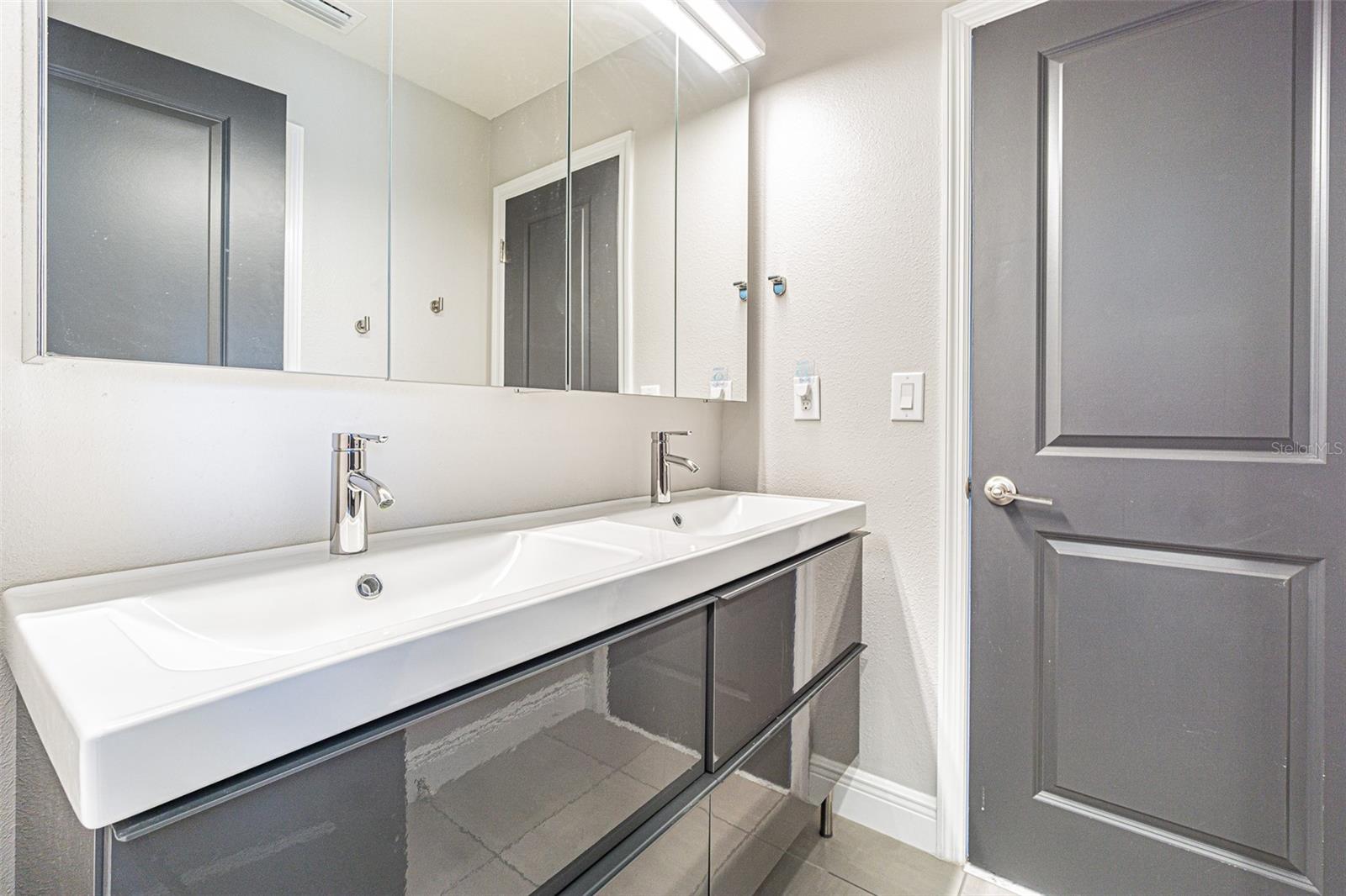 18304 ROSEATE DR, LUTZ, FL, 33558