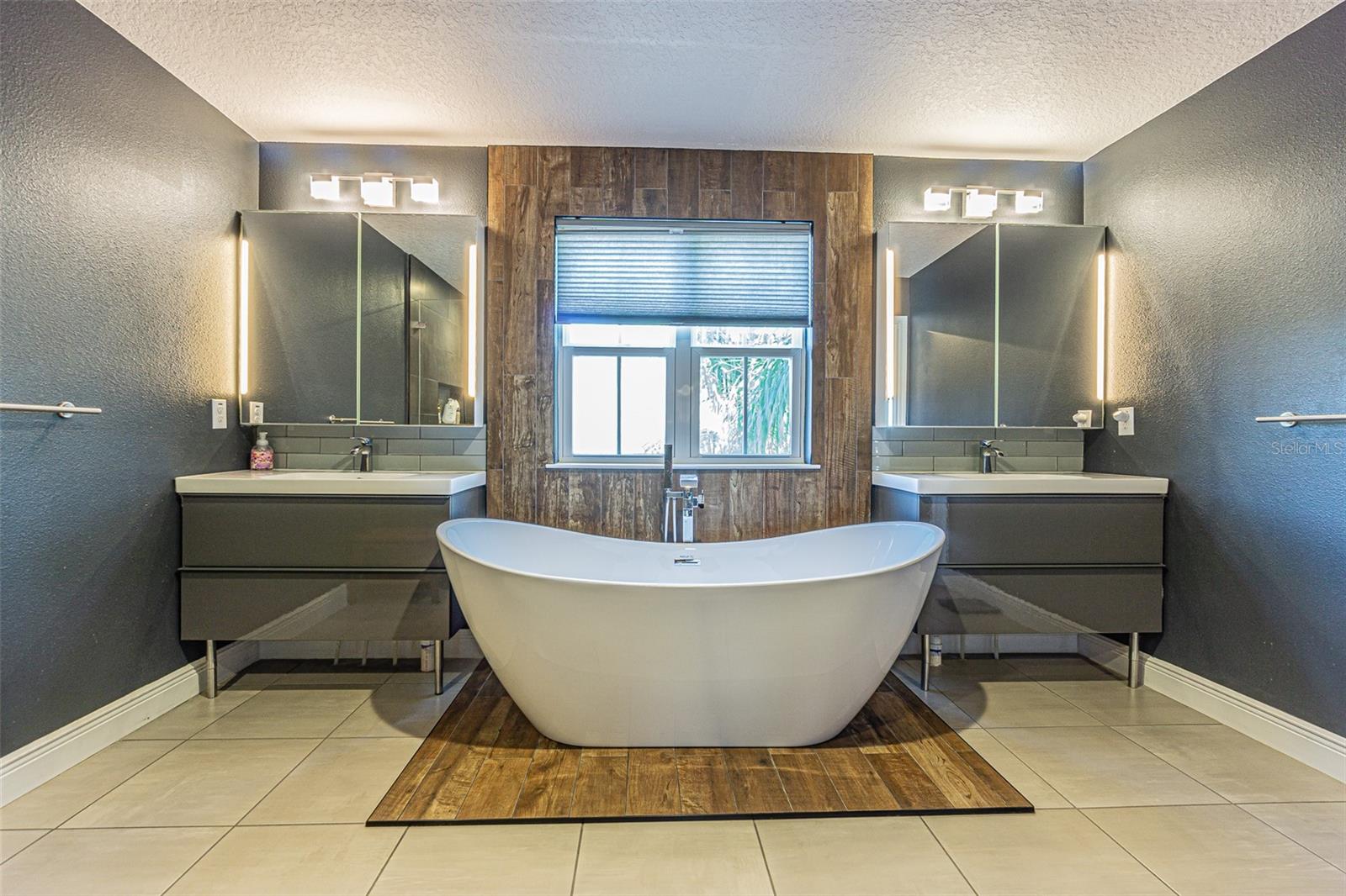 18304 ROSEATE DR, LUTZ, FL, 33558