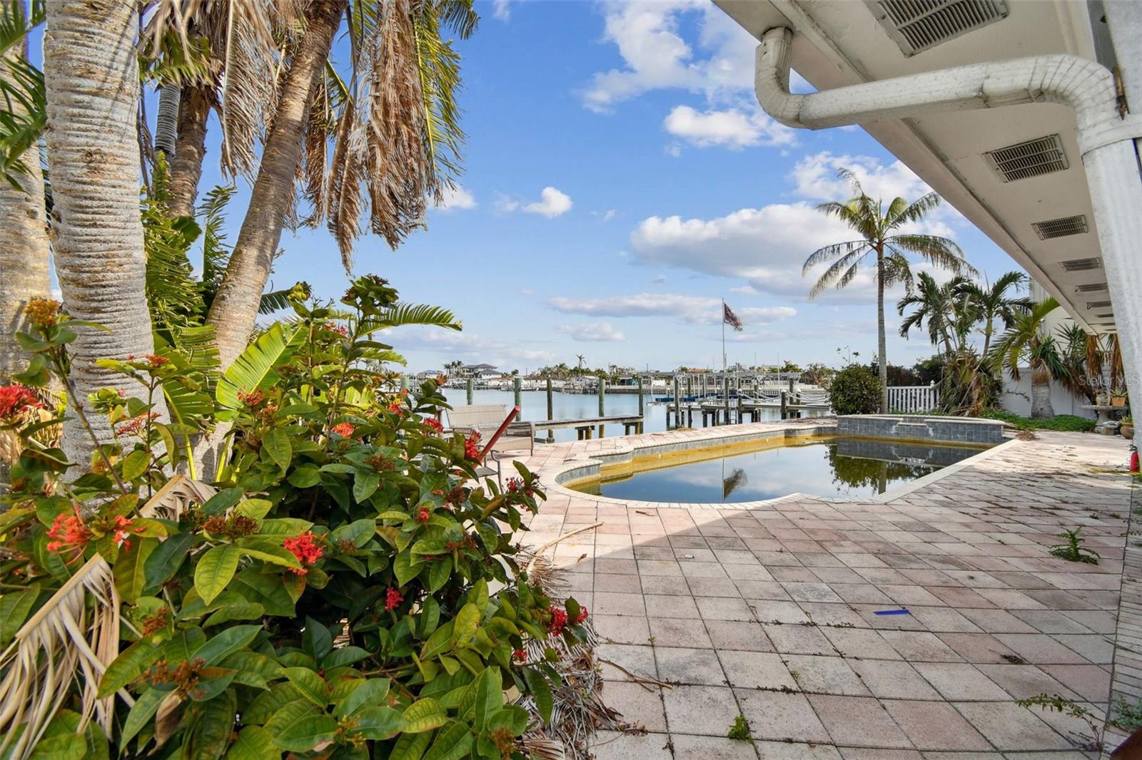 8114 CAUSEWAY BLVD S, ST PETERSBURG, FL, 33707