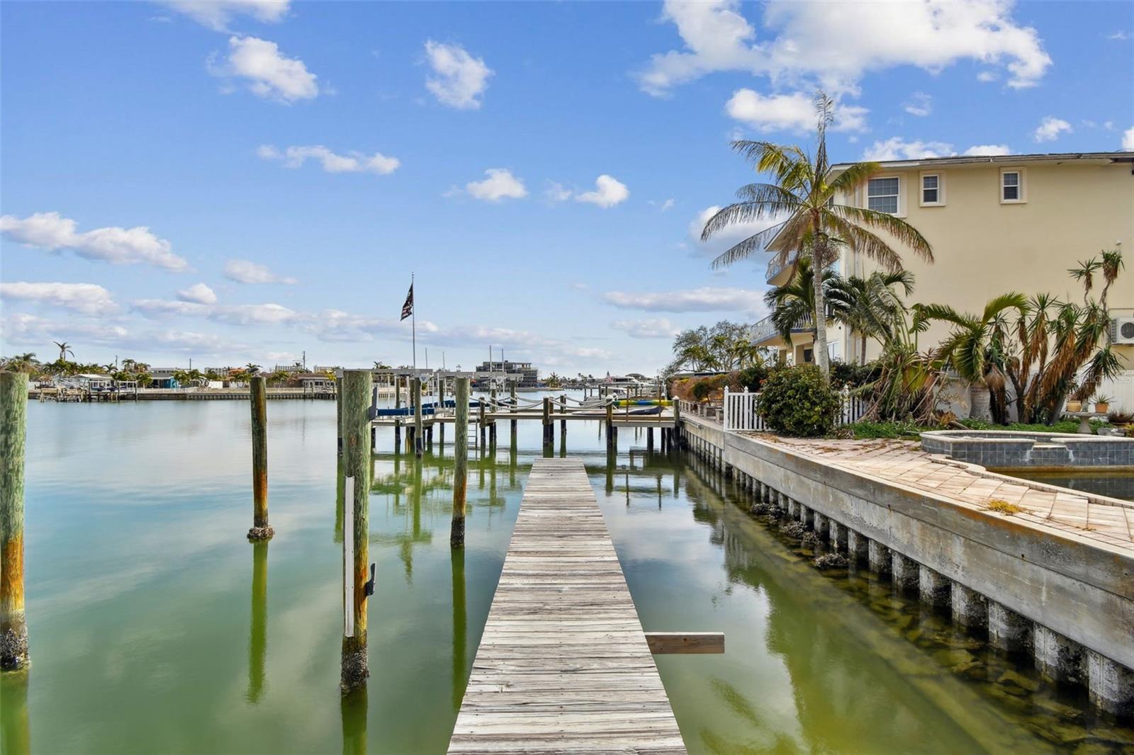 8114 CAUSEWAY BLVD S, ST PETERSBURG, FL, 33707