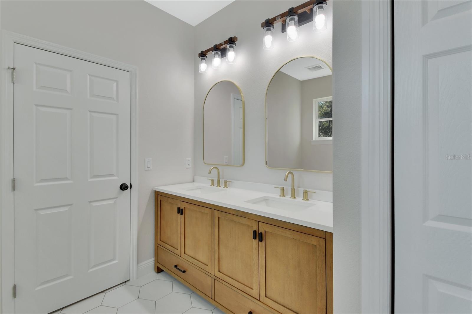 731 E COX ST, DELAND, FL, 32724