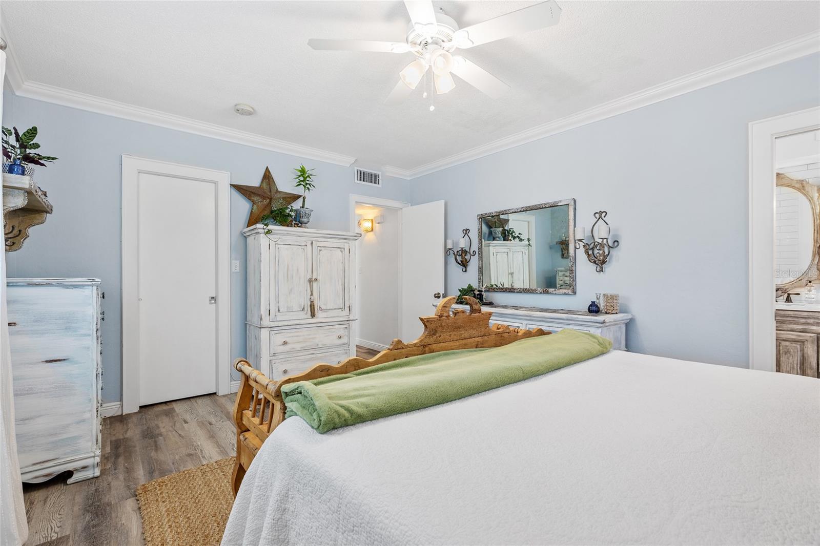 1330 SNELL ISLE BLVD NE #4, ST PETERSBURG, FL, 33704