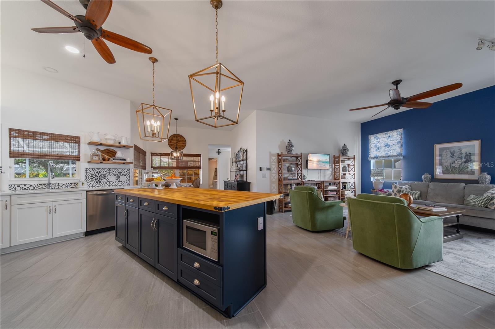 207 SANTAREM CIR, PUNTA GORDA, FL, 33983