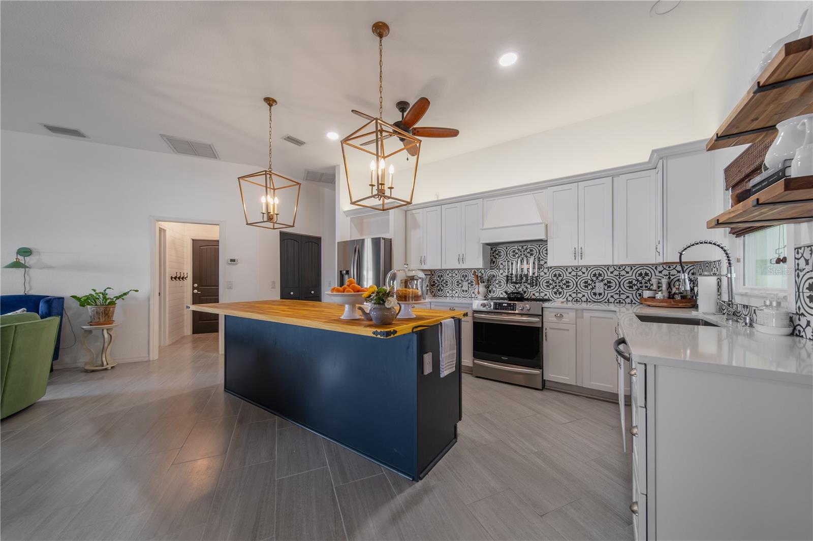 207 SANTAREM CIR, PUNTA GORDA, FL, 33983