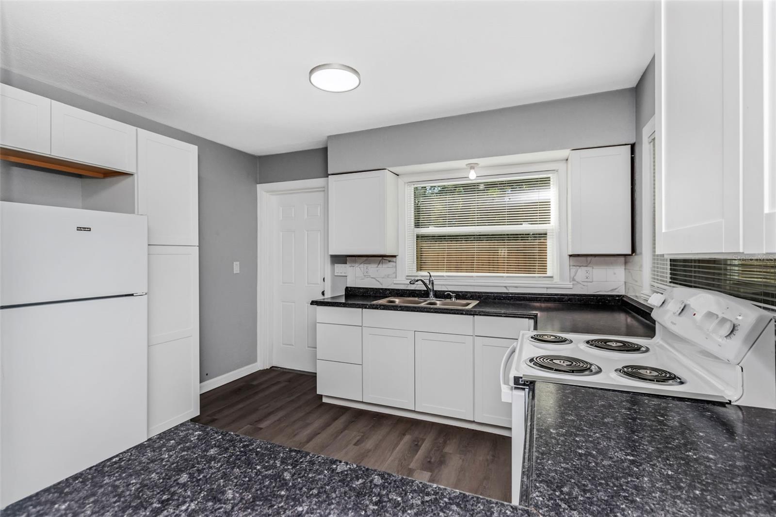 1202 S WALKER ST, PLANT CITY, FL, 33563