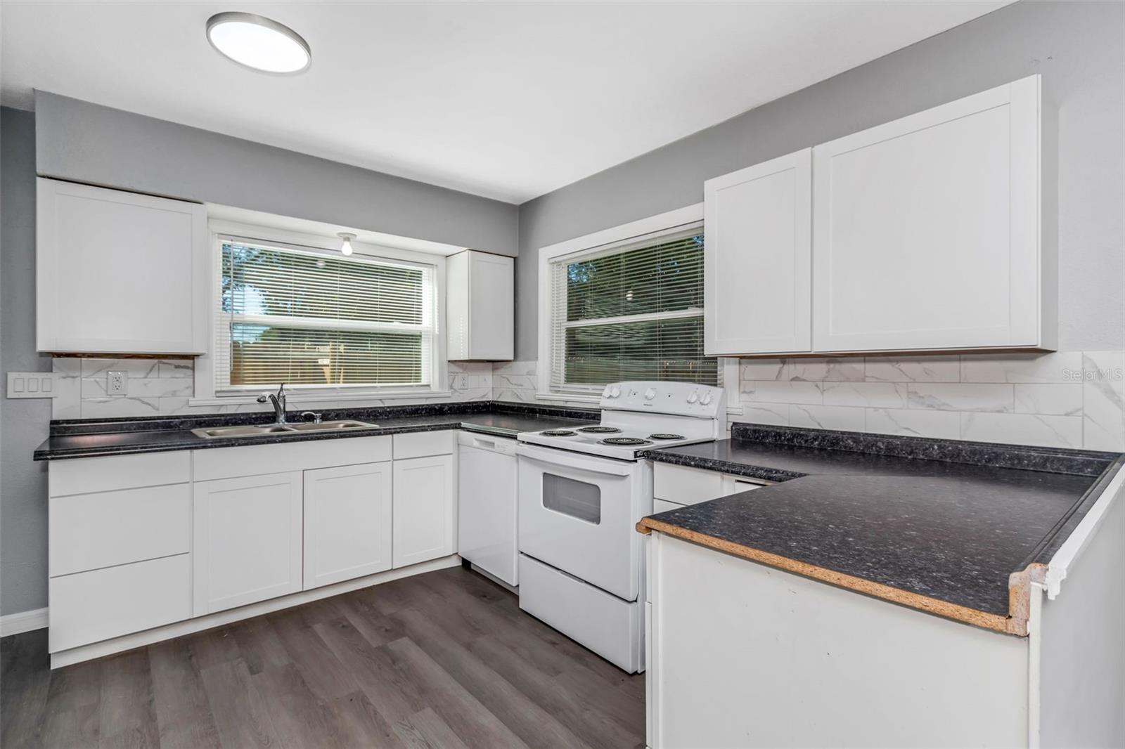 1202 S WALKER ST, PLANT CITY, FL, 33563