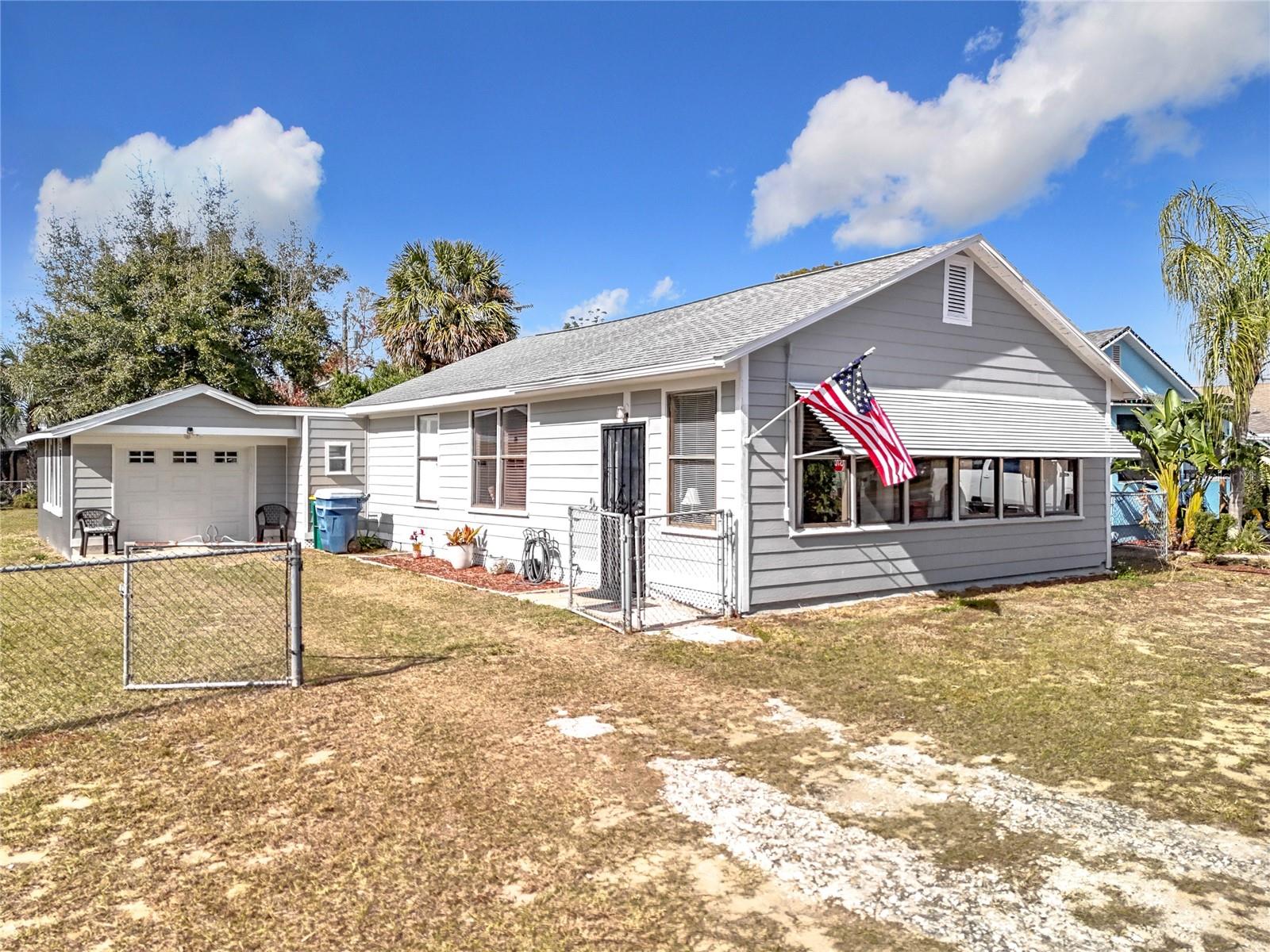 1119 PINE AVE, TAVARES, FL, 32778