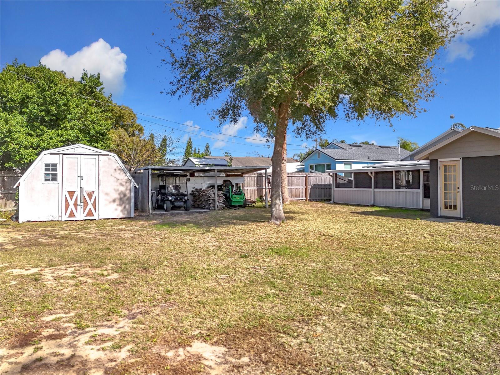 1119 PINE AVE, TAVARES, FL, 32778