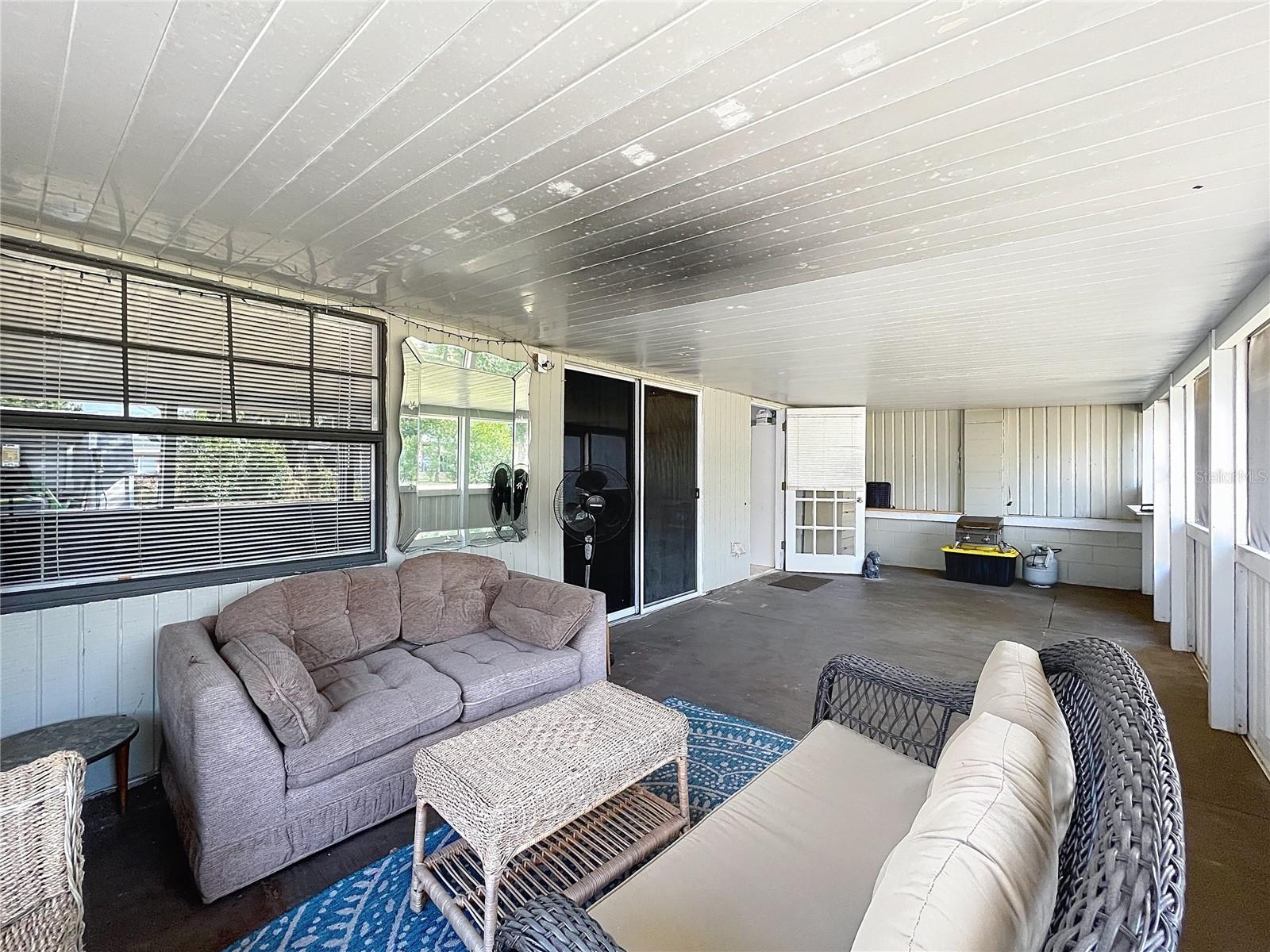 1119 PINE AVE, TAVARES, FL, 32778