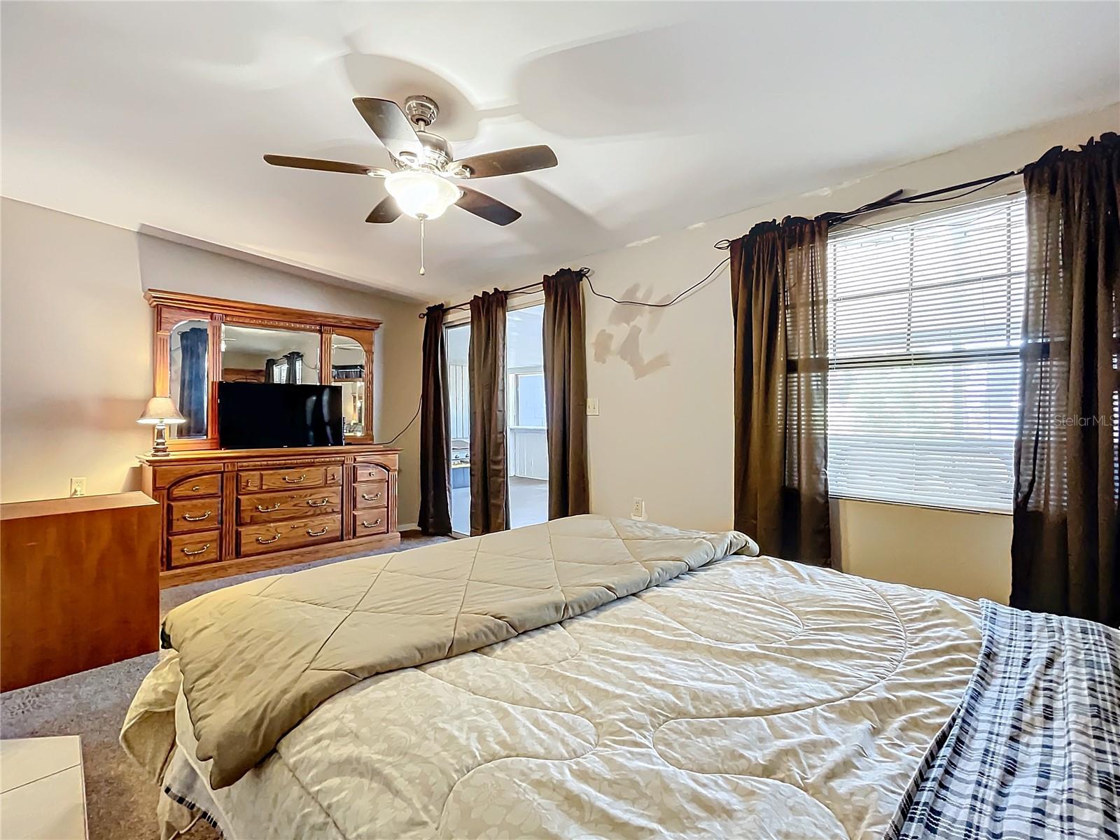 1119 PINE AVE, TAVARES, FL, 32778