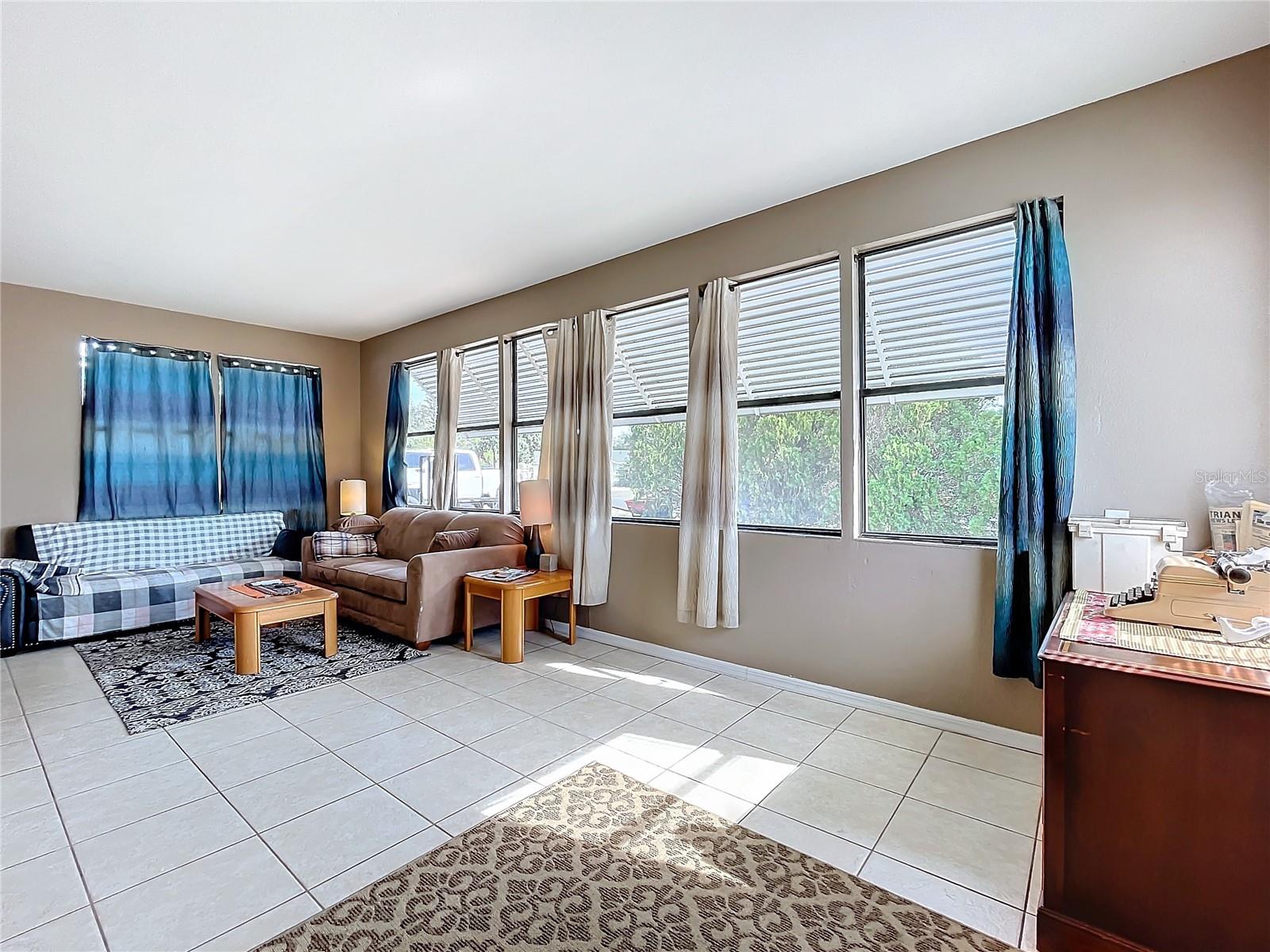 1119 PINE AVE, TAVARES, FL, 32778