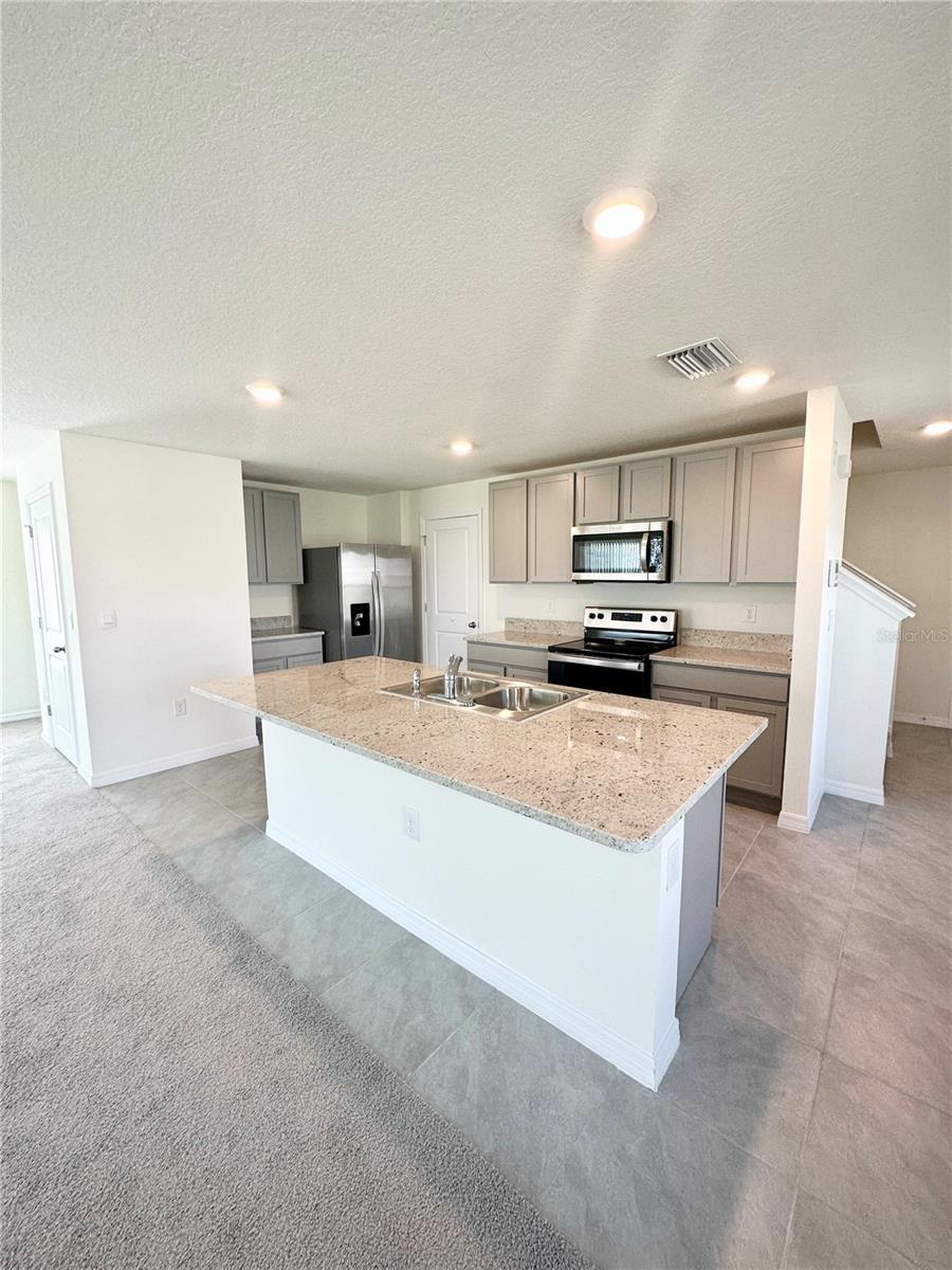 38247 SONNET LANDING AVE, ZEPHYRHILLS, FL, 33540