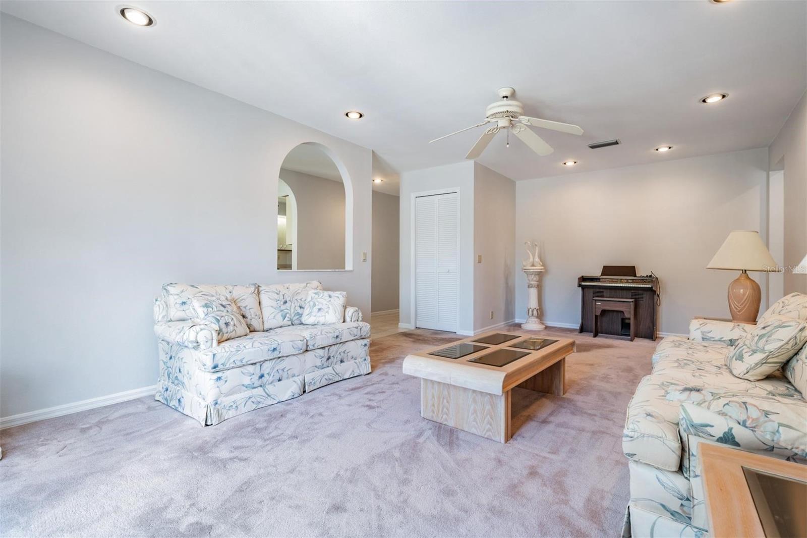 867 MANDALAY AVE, CLEARWATER BEACH, FL, 33767